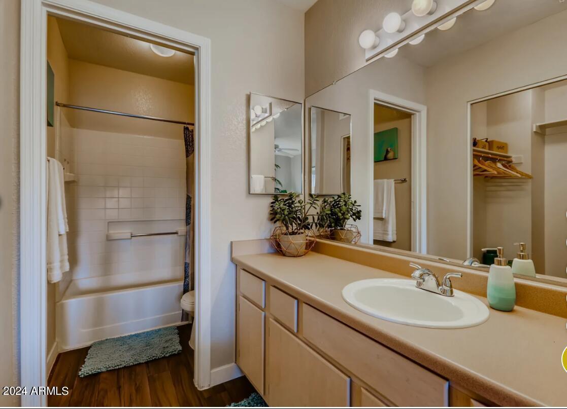 7400 W Arrowhead Clubhouse Drive Property Photo 5