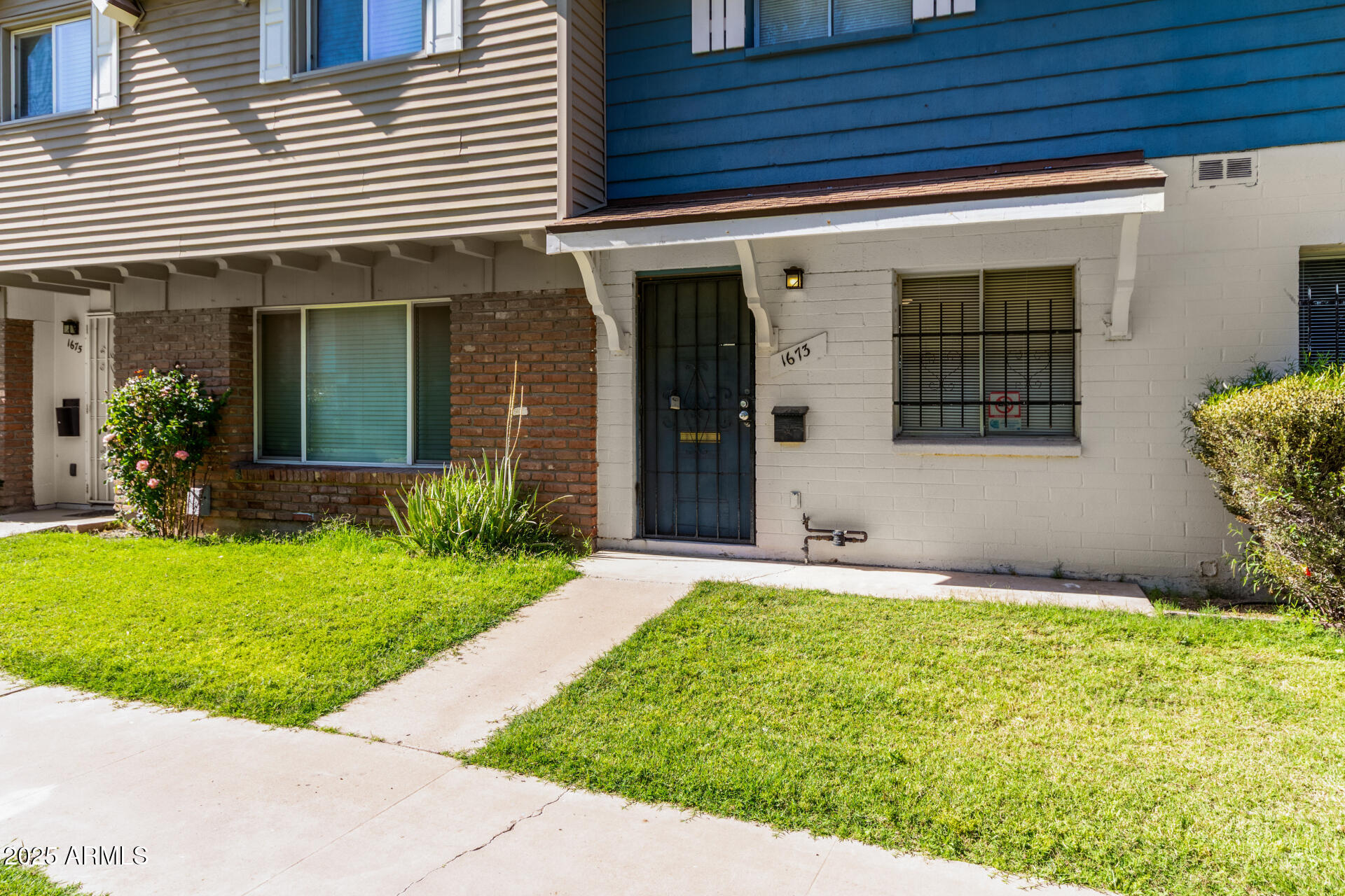 1673 W Hazelwood Street Property Photo 3