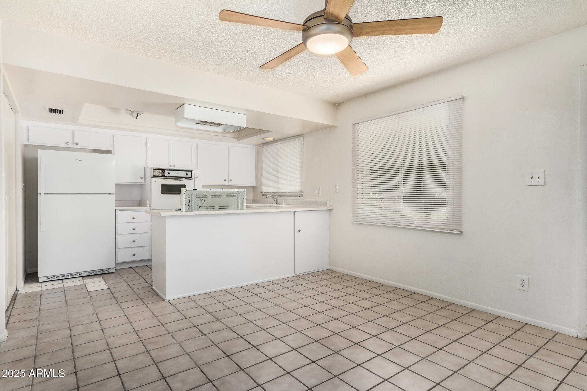 1673 W Hazelwood Street Property Photo 6