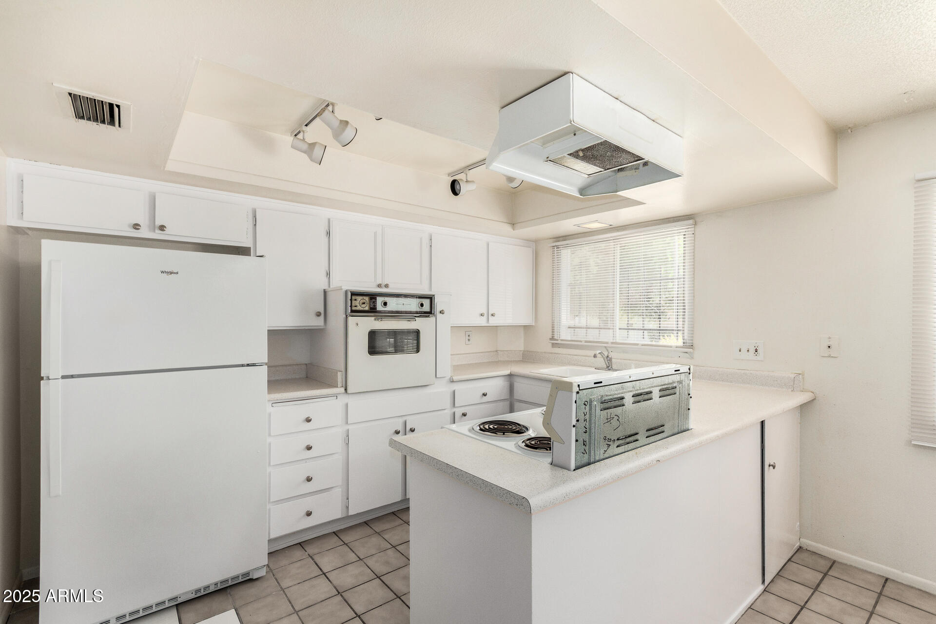 1673 W Hazelwood Street Property Photo 8