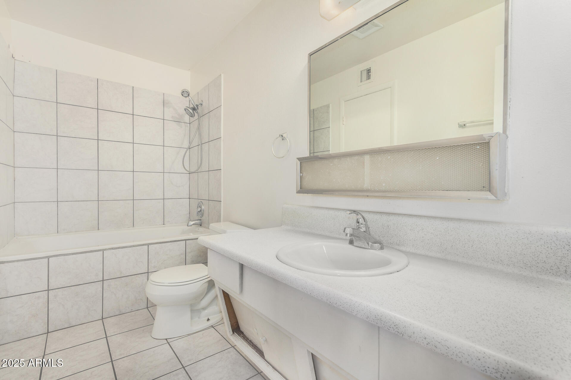 1673 W Hazelwood Street Property Photo 19
