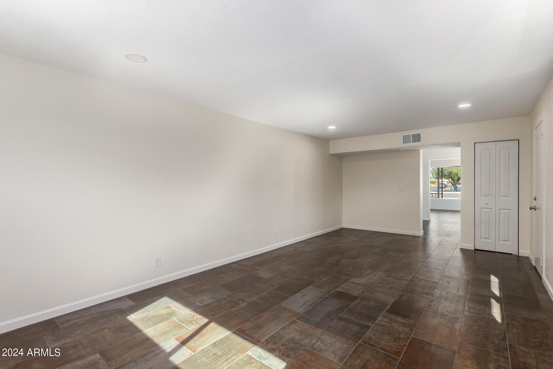 1401 E Osborn Road Property Photo 8