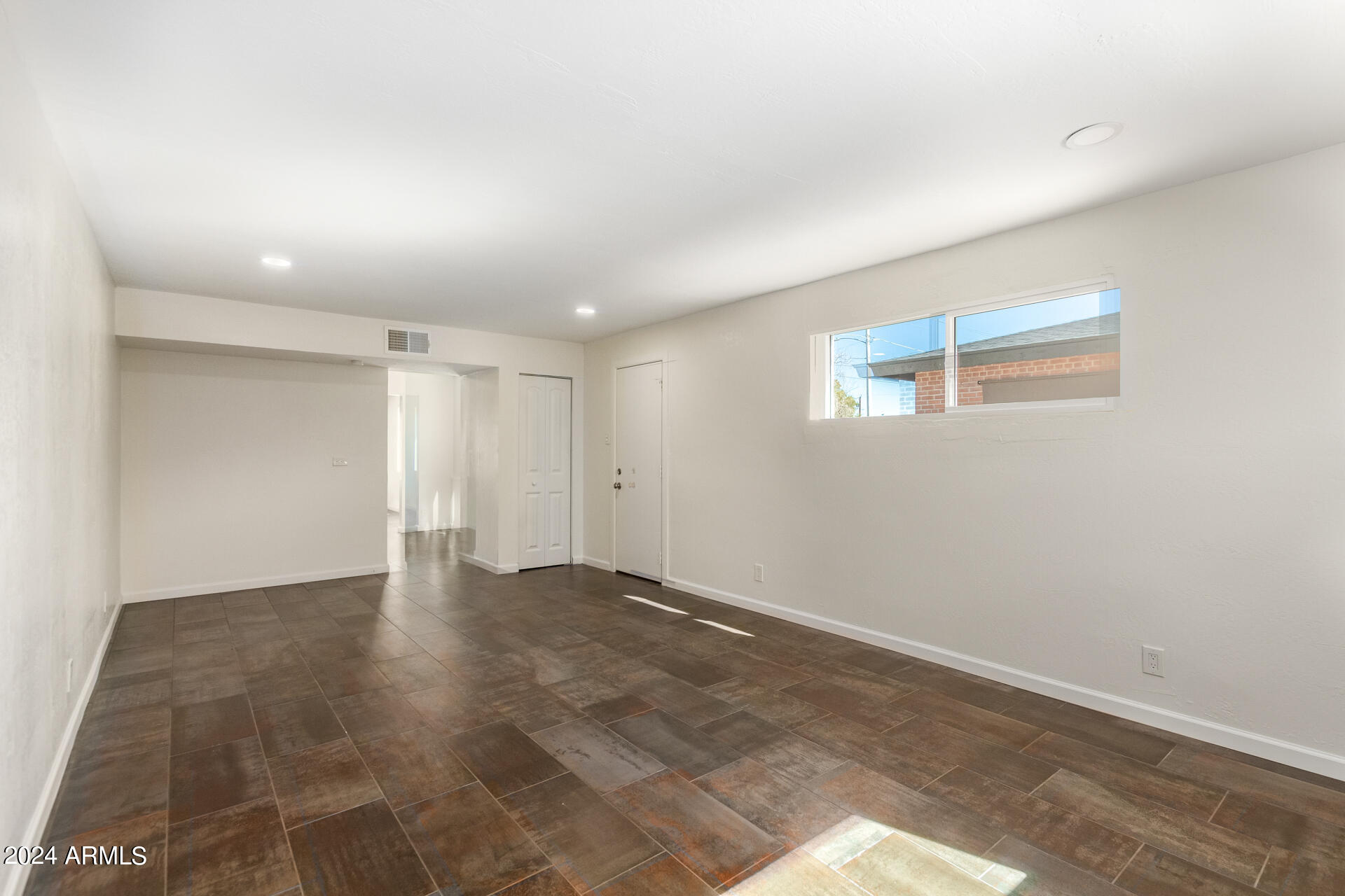 1401 E Osborn Road Property Photo 9