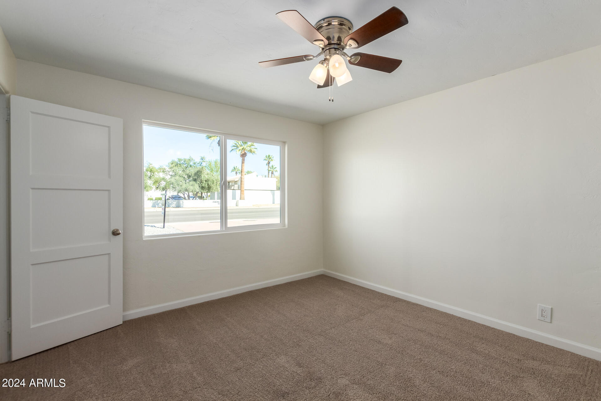 1401 E Osborn Road Property Photo 14