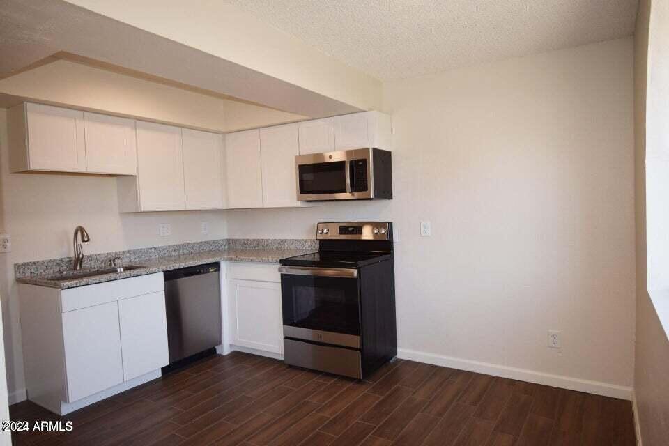 9222 N 35th Avenue Property Photo 5