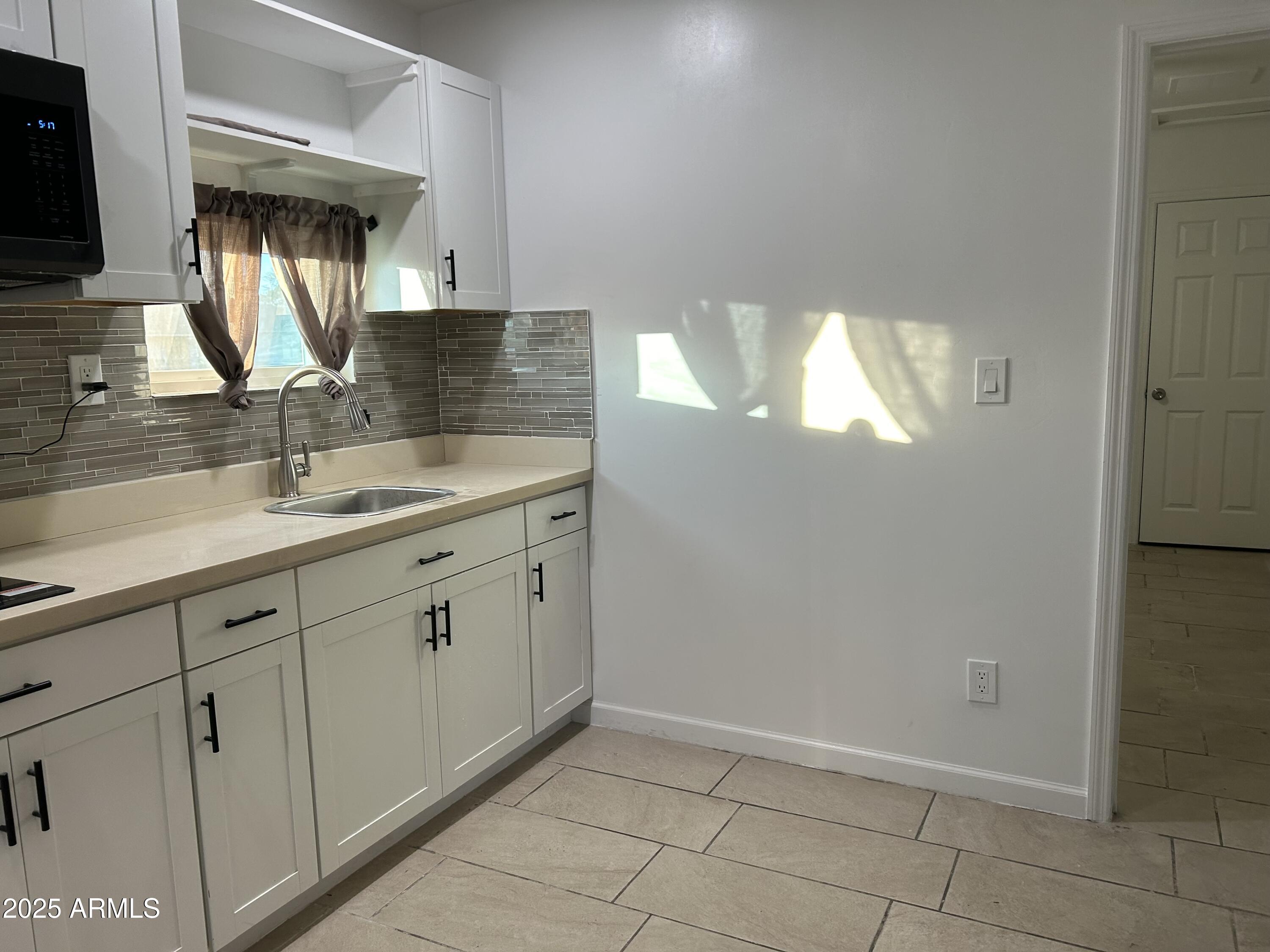 3446 W Rancho Drive Property Photo 11