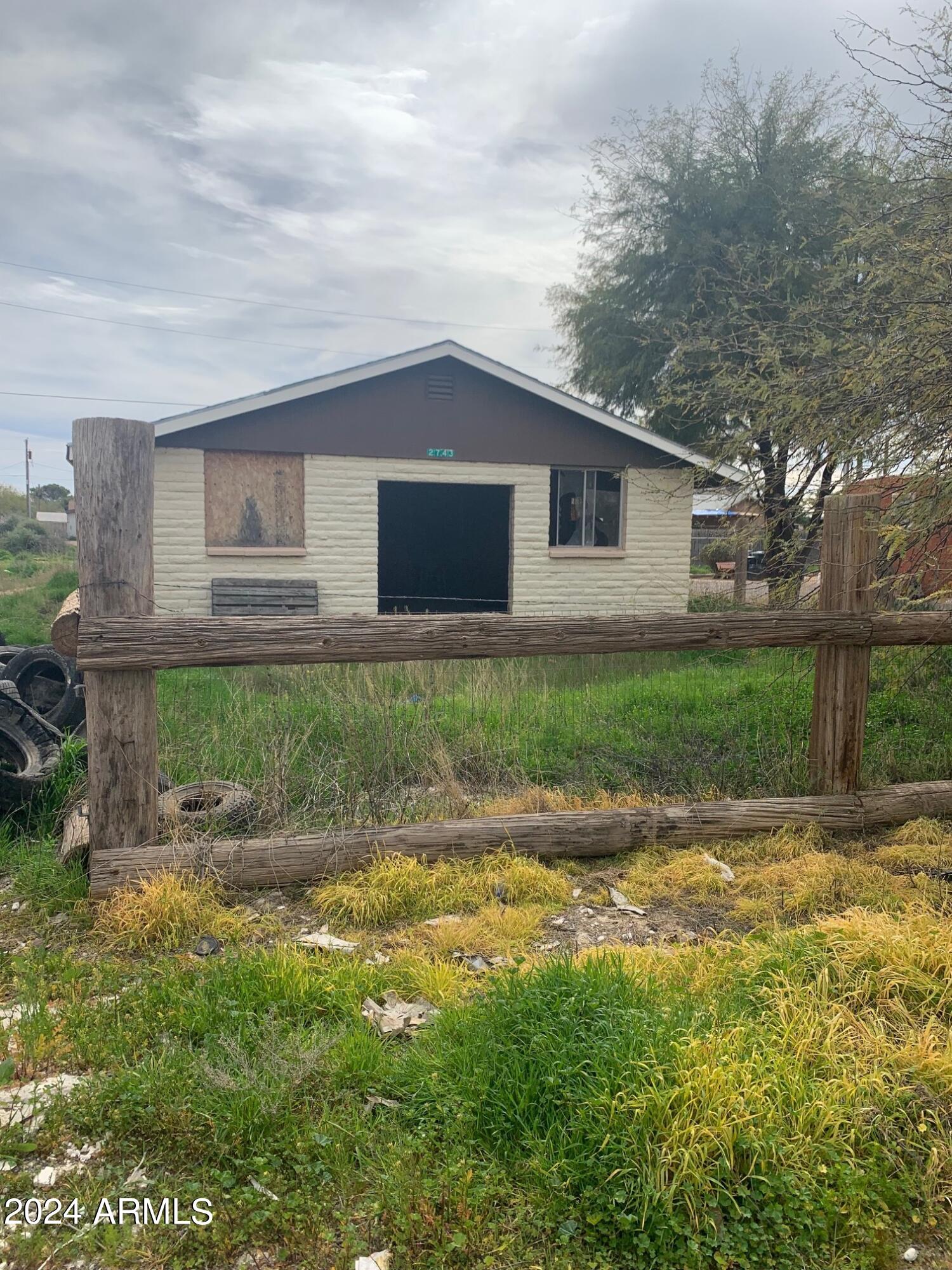 2743 E PICACHO Drive