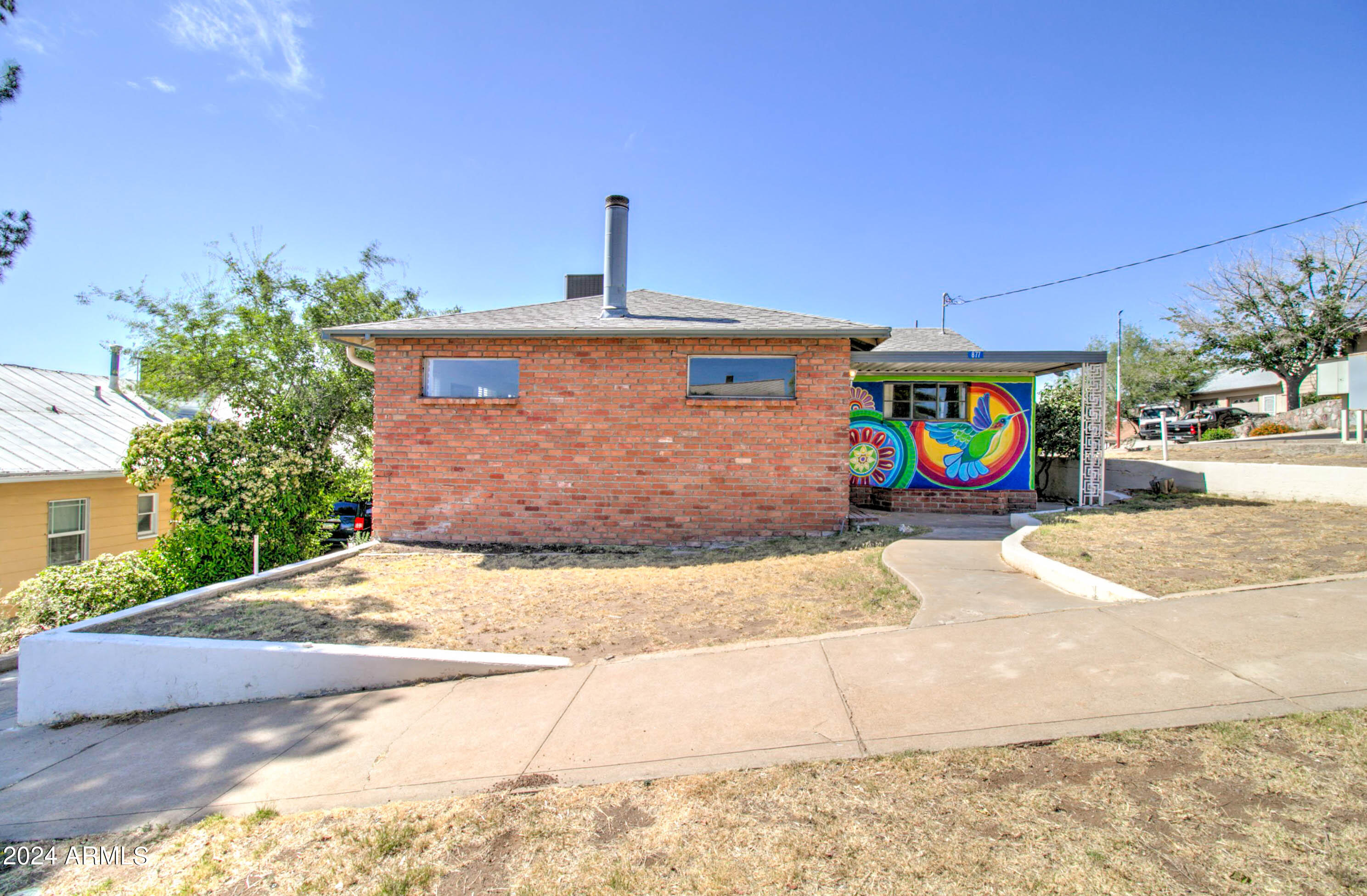 877 E Sycamore Street Property Photo