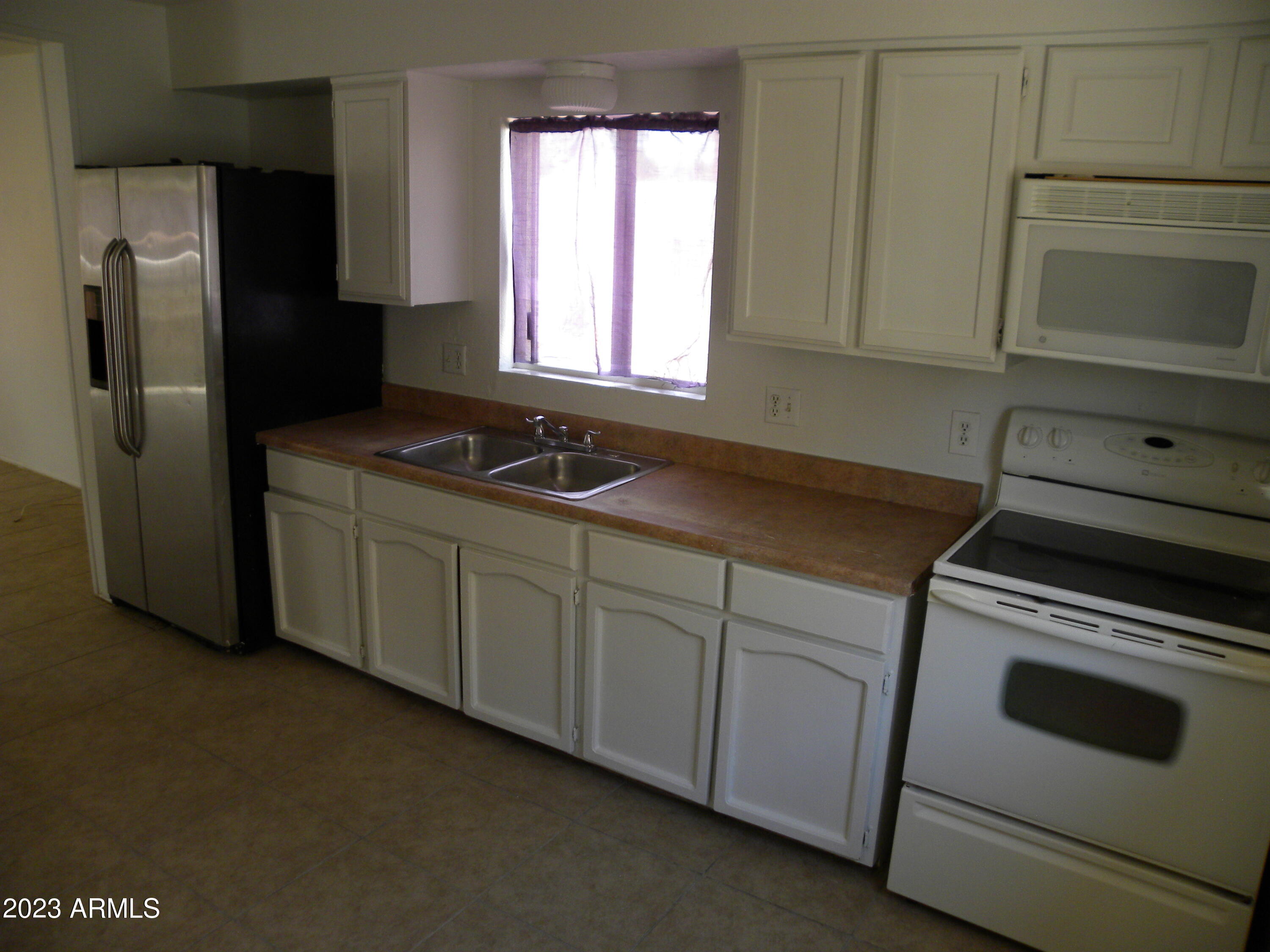 1002 N 27th Place Property Photo 5