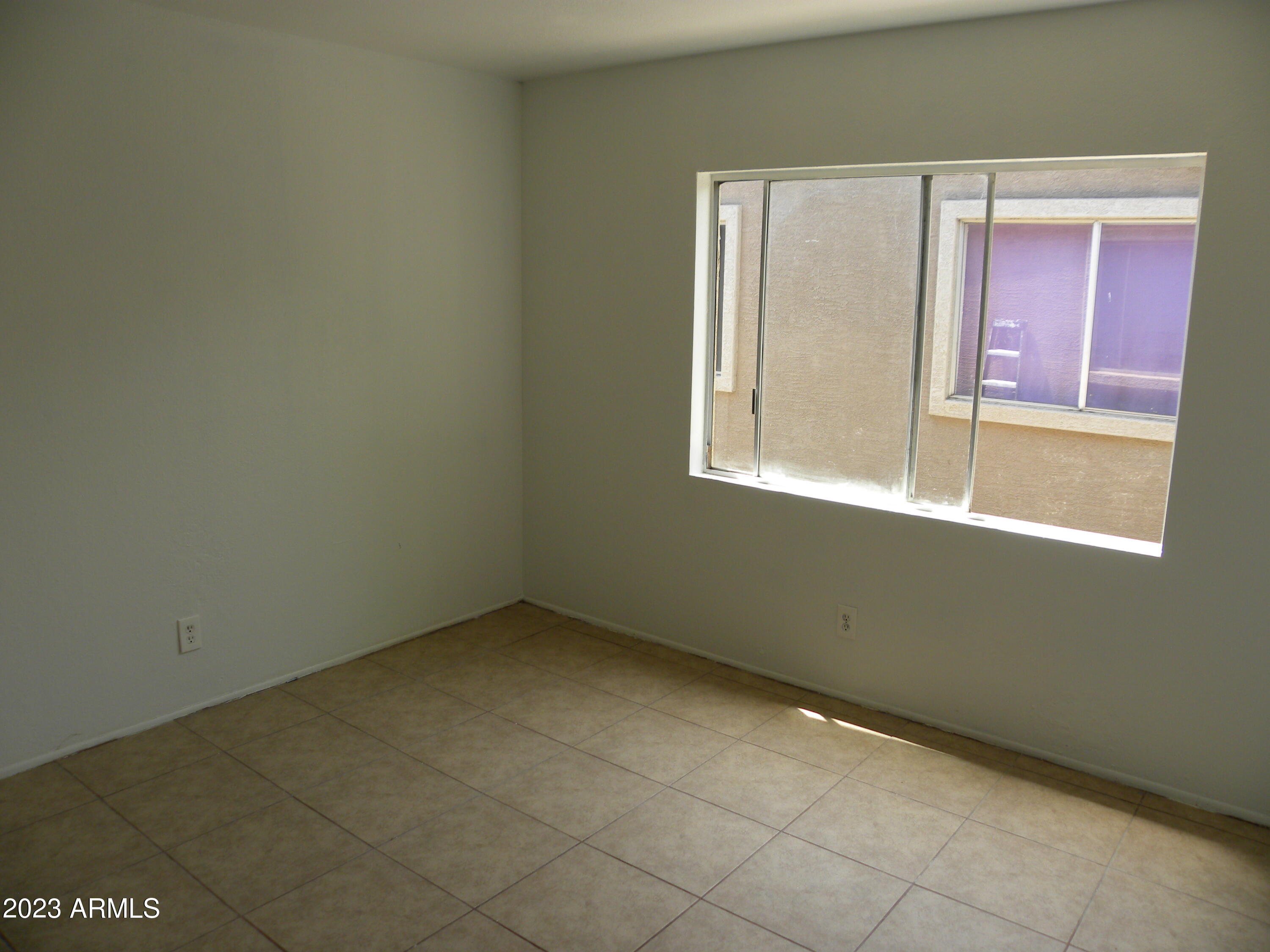 1002 N 27th Place Property Photo 9