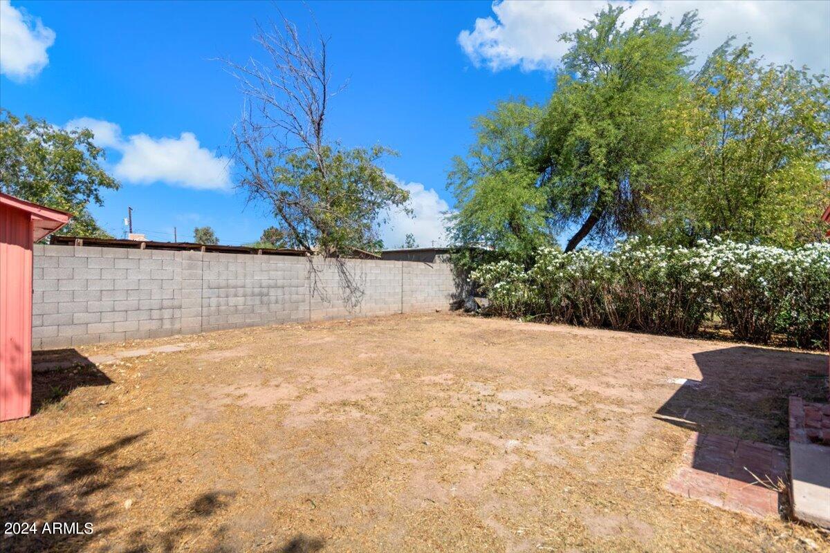 520 S Macdonald Property Photo 21