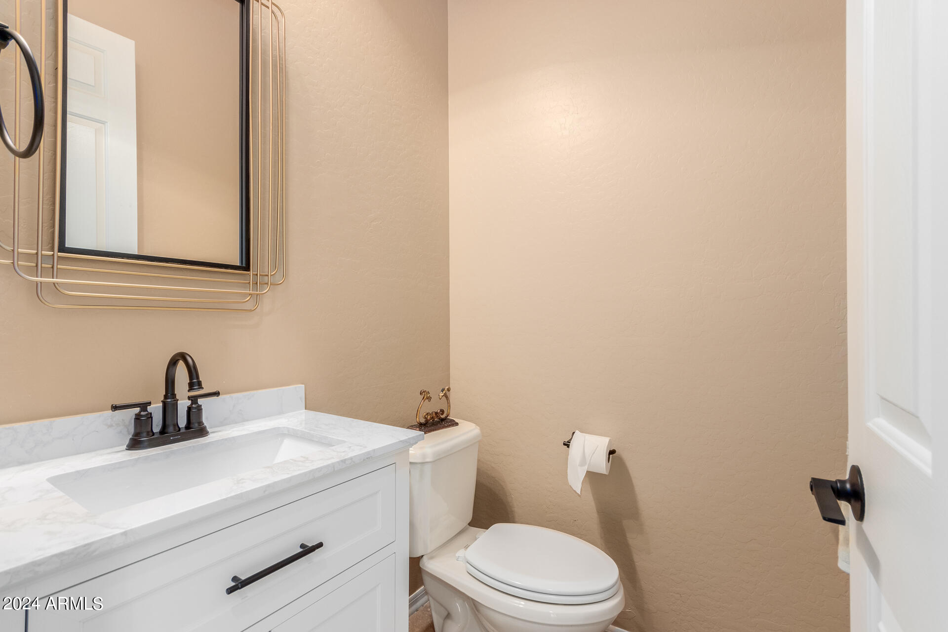 2069 E Cedar Place Property Photo 9