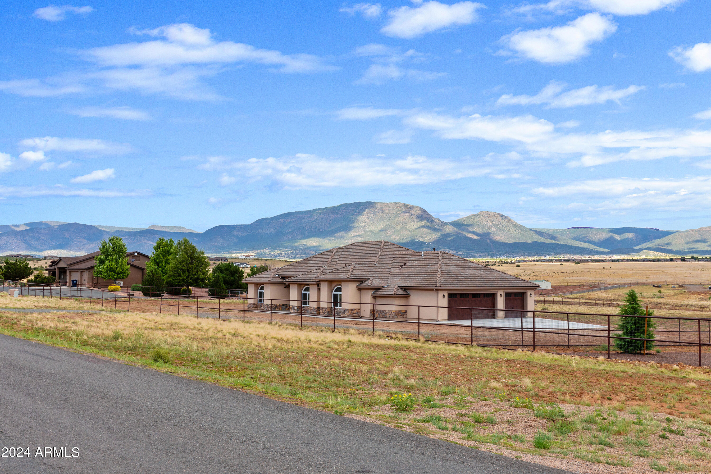 8655 N Prescott Ridge Road Property Photo 1