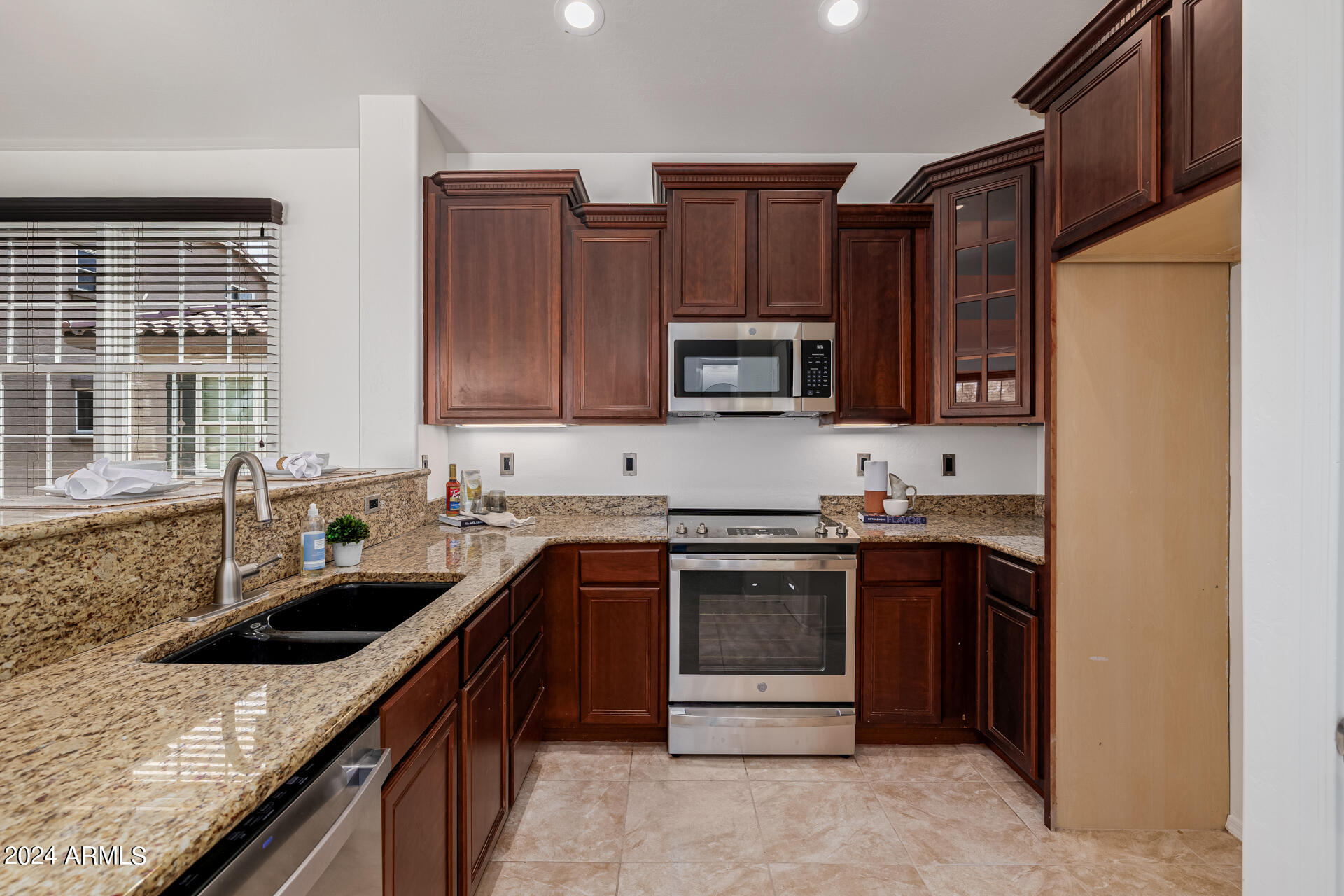 2127 E Huntington Drive Property Photo 17