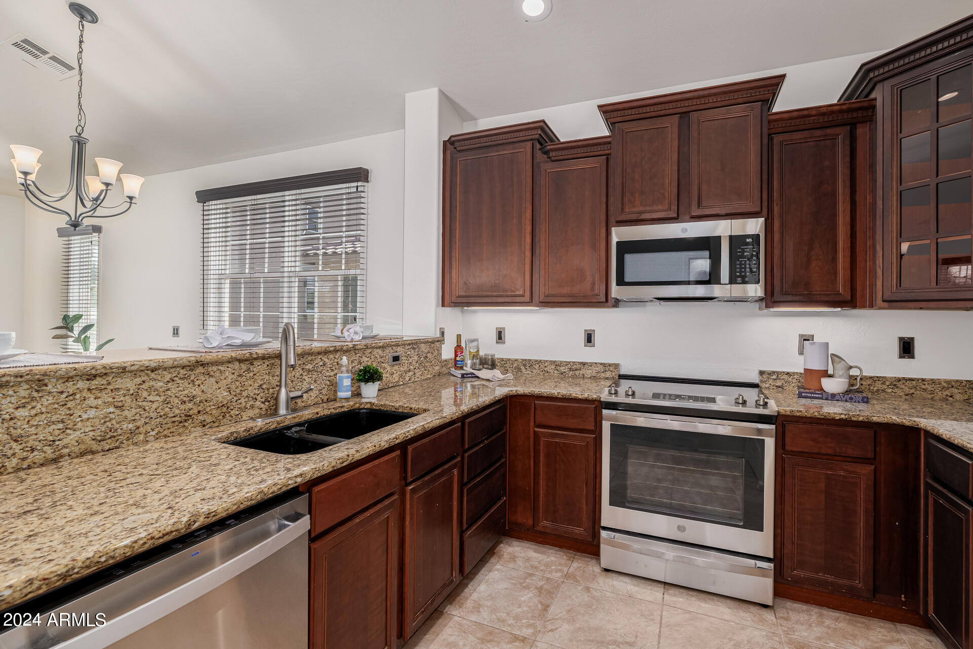 2127 E Huntington Drive Property Photo 18