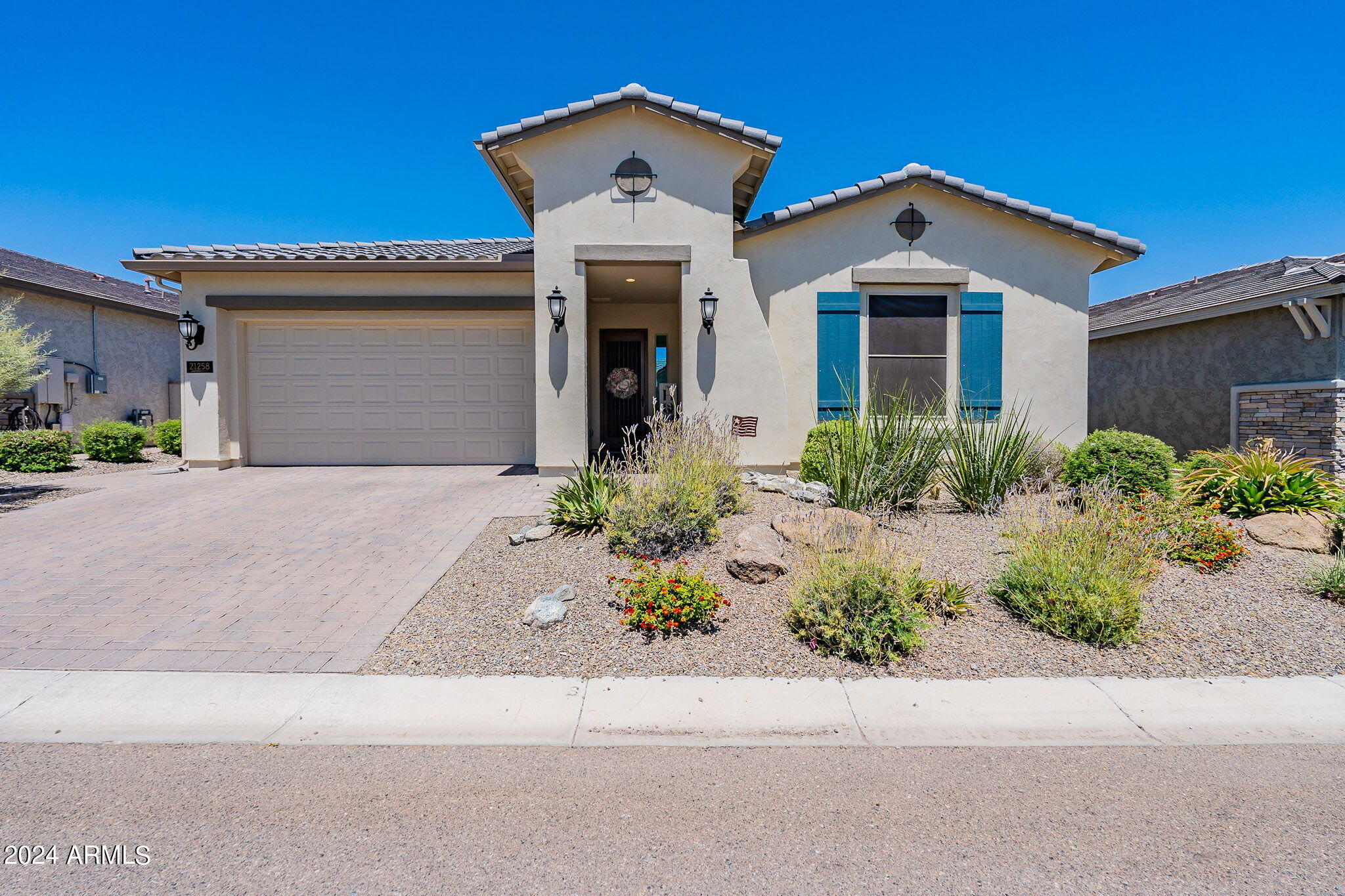 21258 W Meadowbrook Avenue Property Photo 8