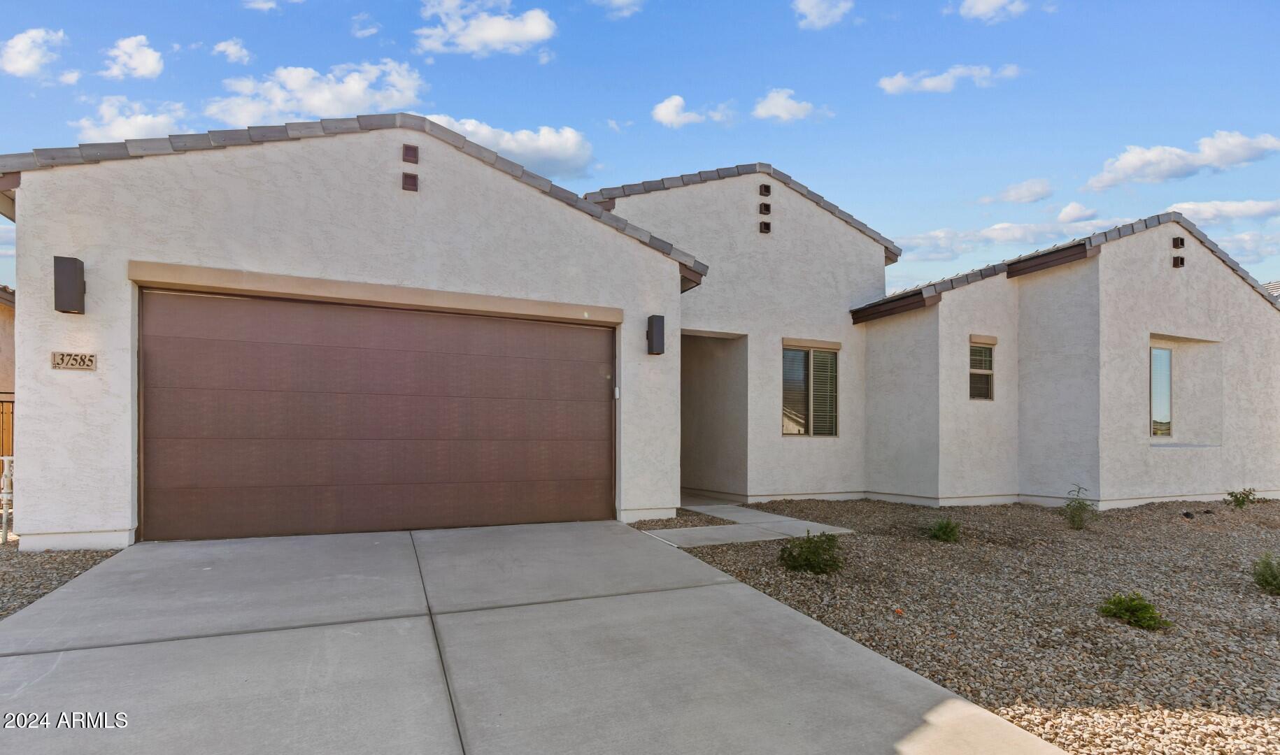 37585 W Padilla Street Property Photo 2