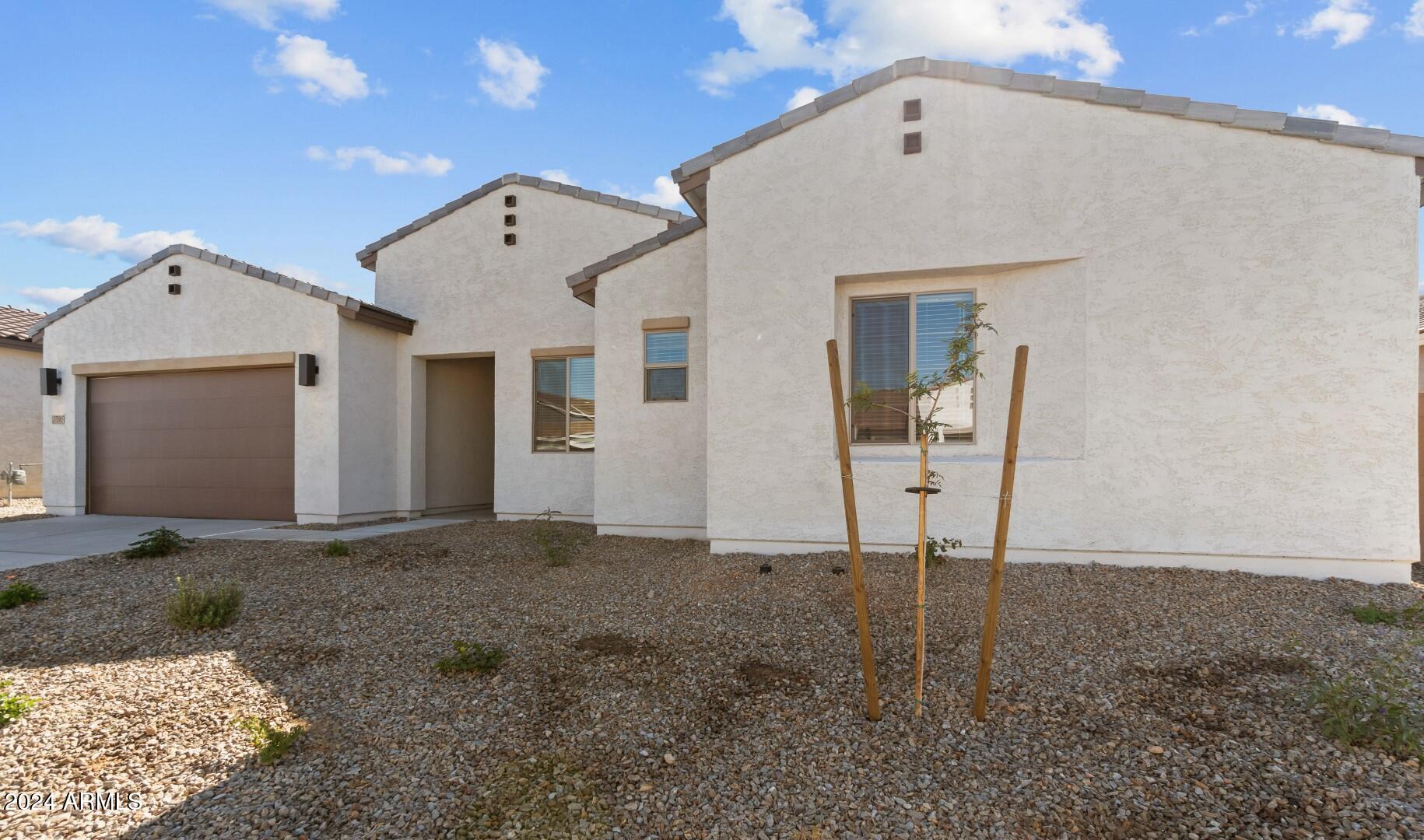 37585 W Padilla Street Property Photo 3