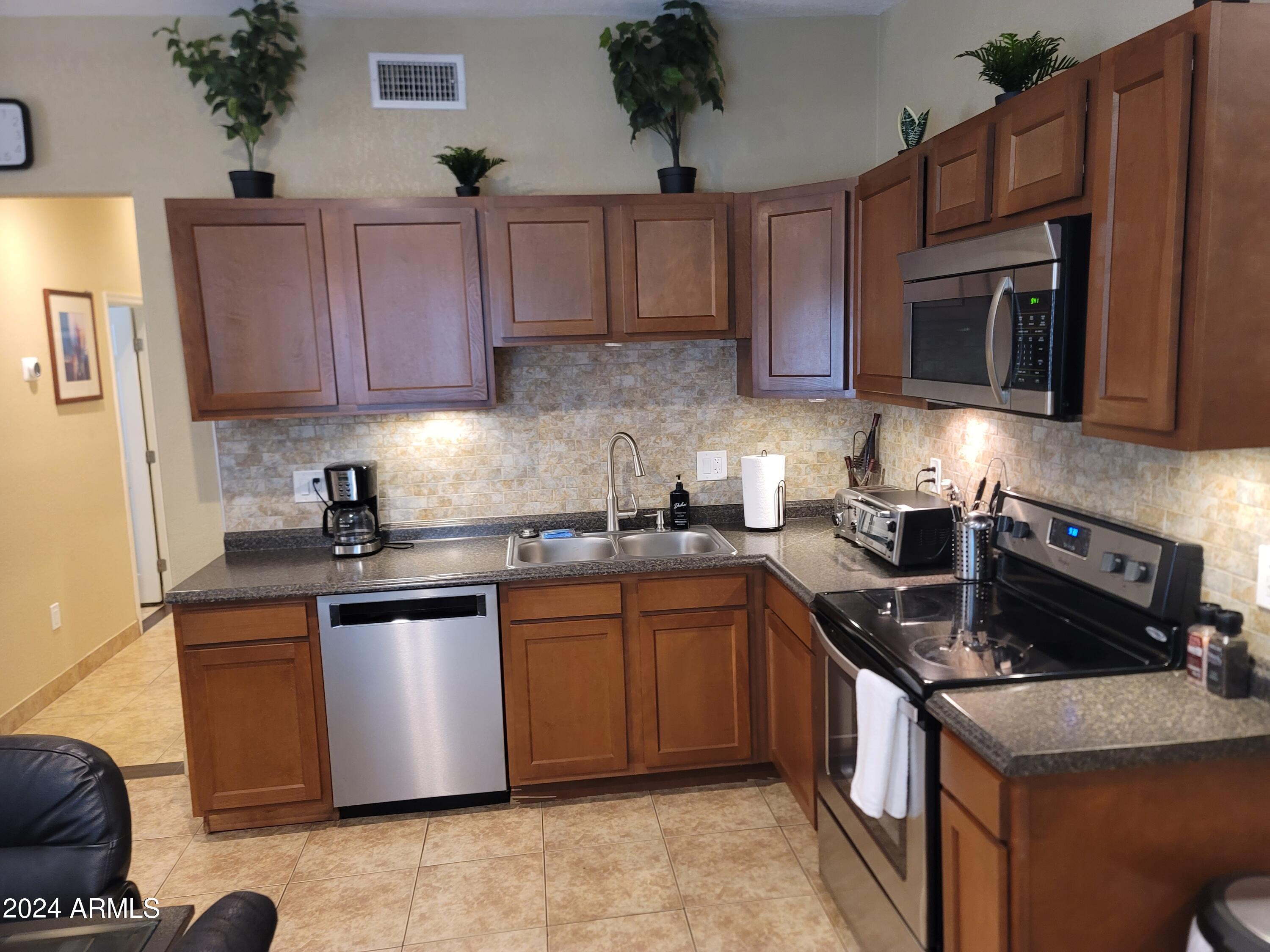 54 N Santa Barbara Street Property Photo 15