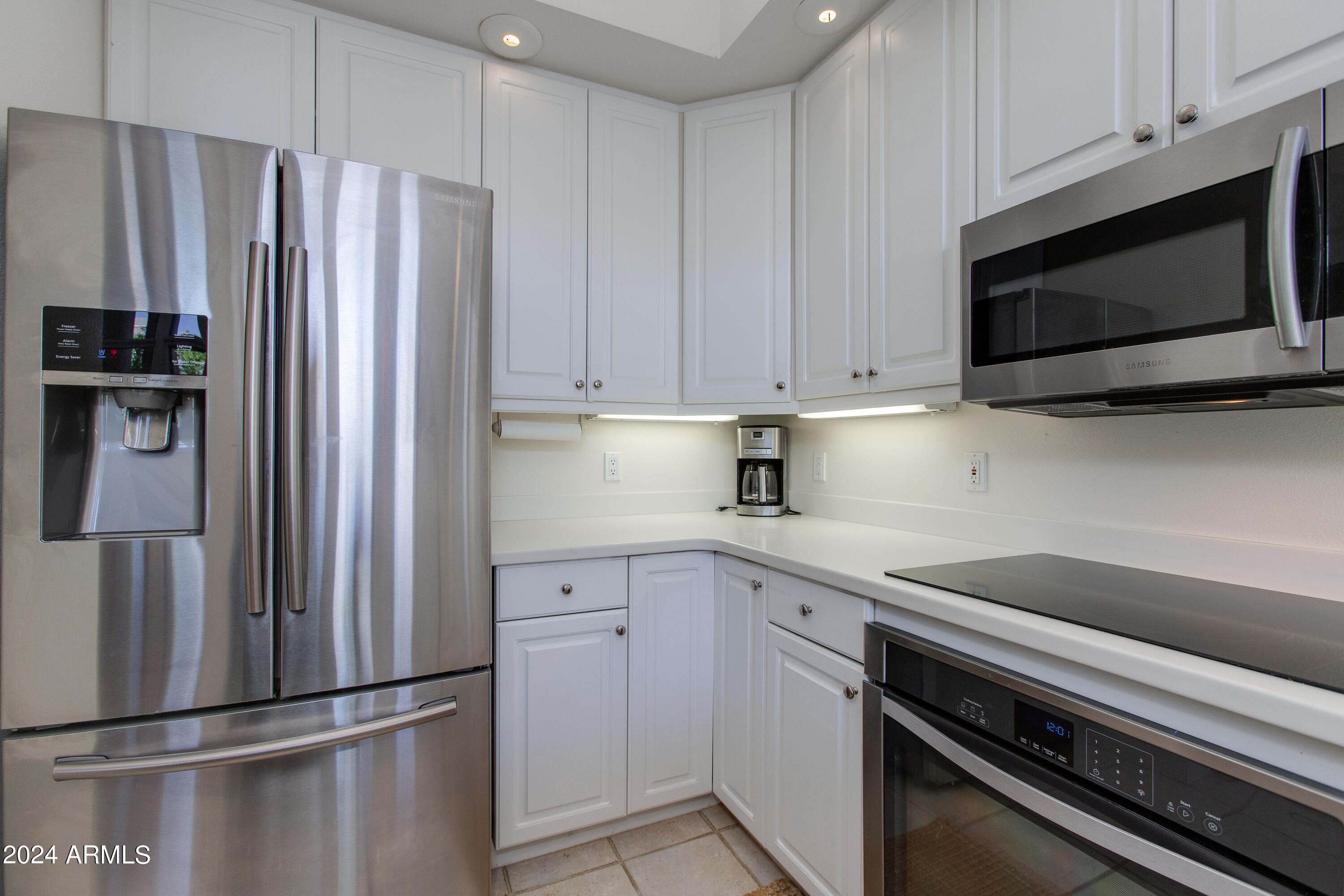 2802 E Camino Acequia Drive Property Photo 7