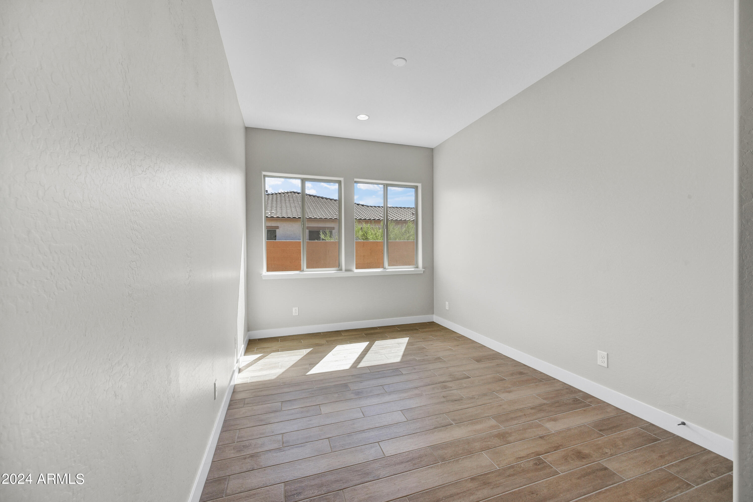 19003 W Lawrence Road Property Photo 9