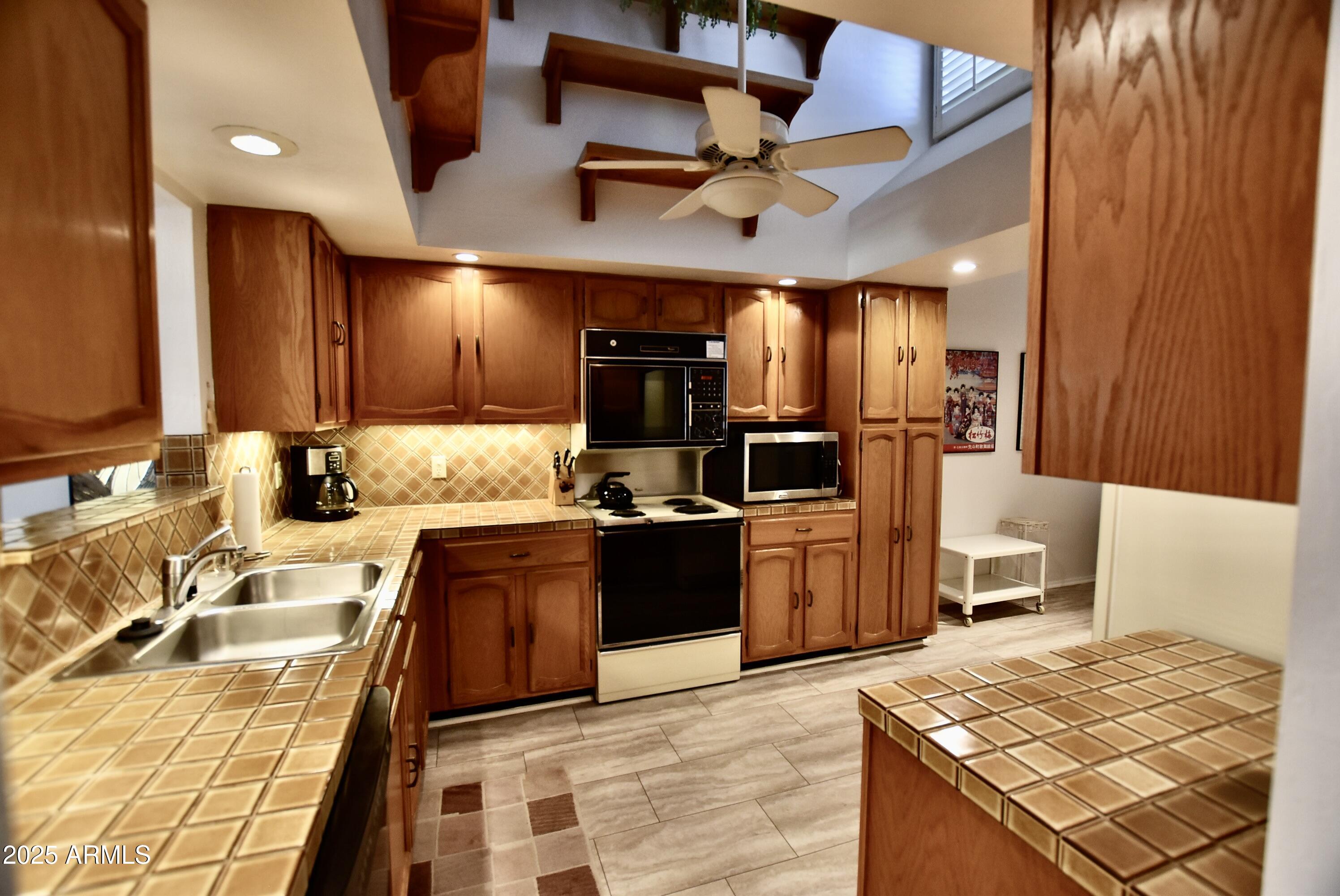 11625 N 40th Way Property Photo 6