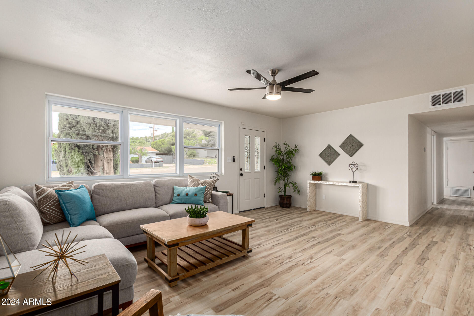 1480 N Calle Zamora Property Photo 1