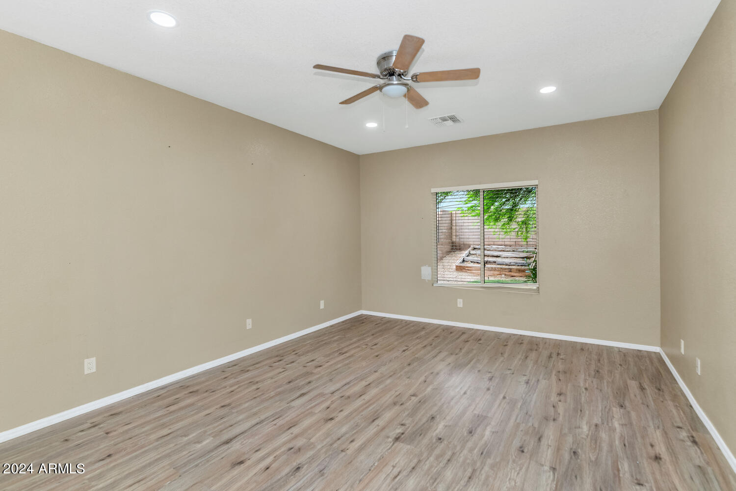 30200 N Desert Willow Boulevard Property Photo 11