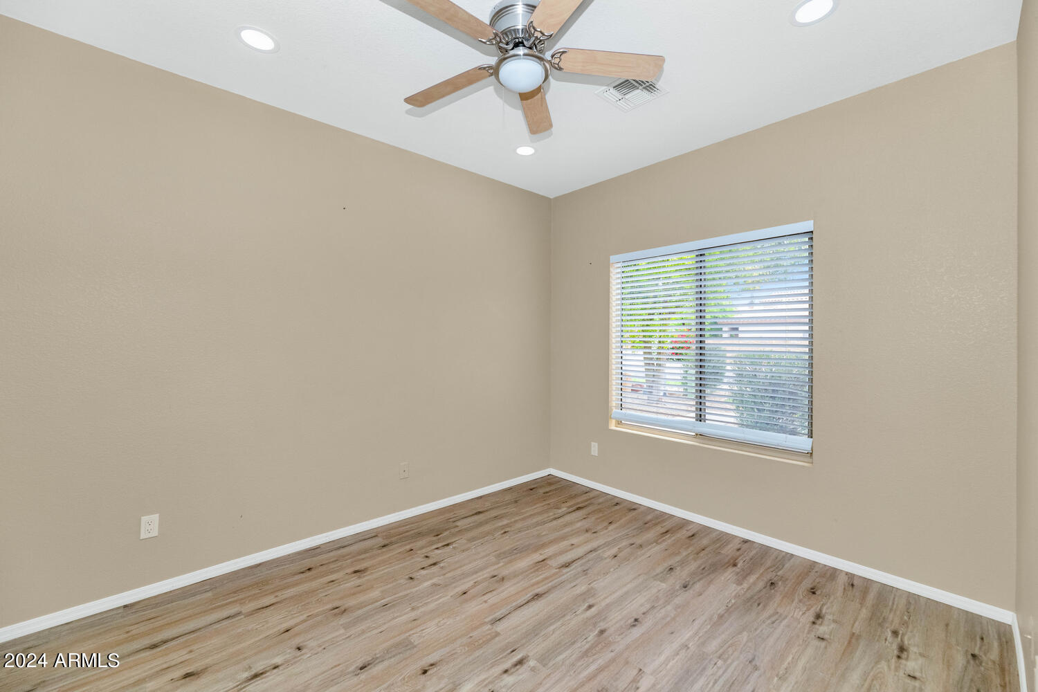 30200 N Desert Willow Boulevard Property Photo 15