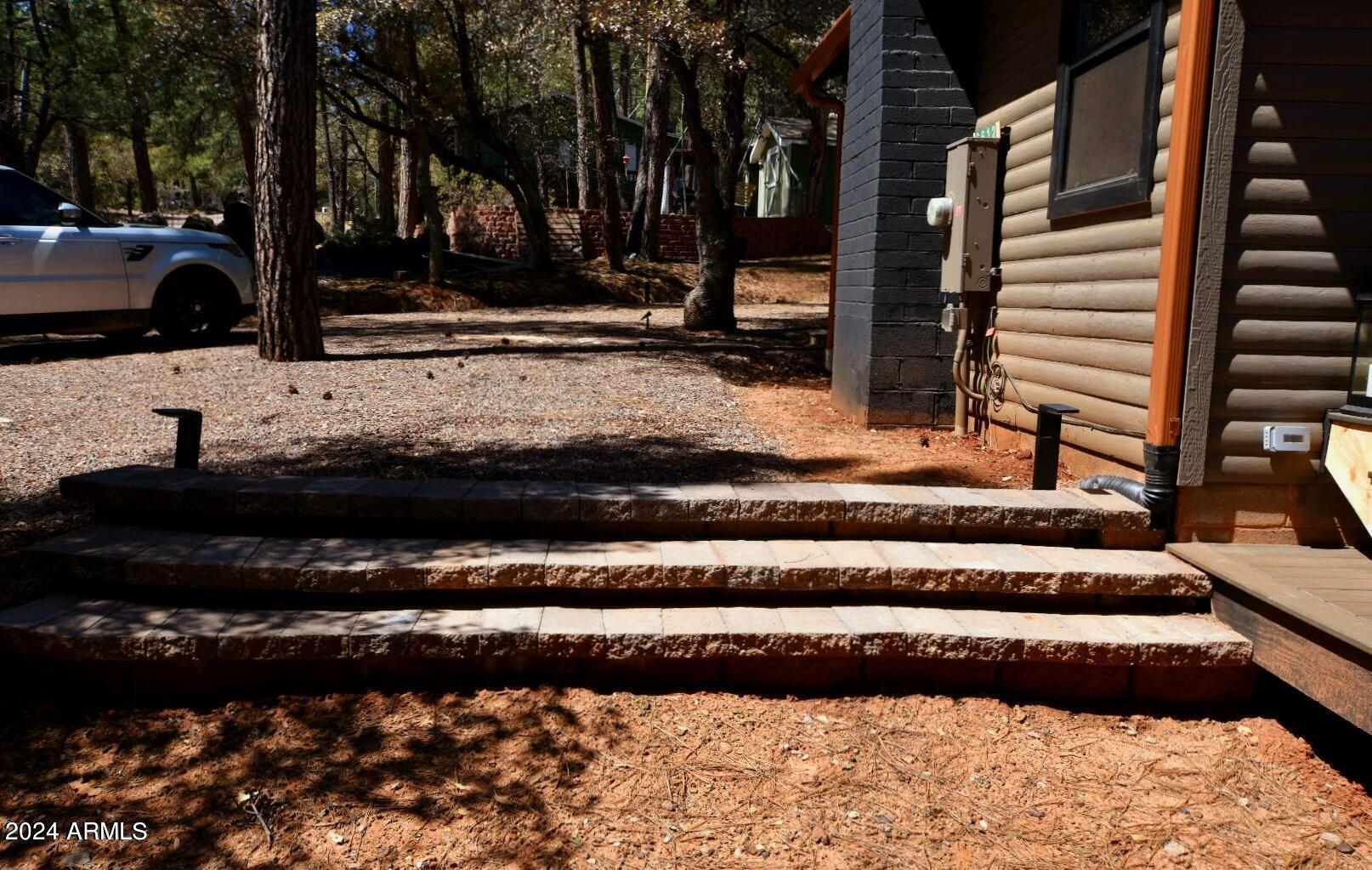 6612 W Warren Drive Property Photo 4