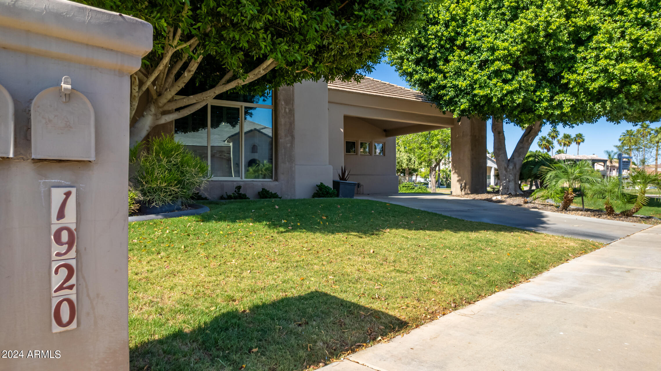 1920 E Schooner Court Property Photo 6