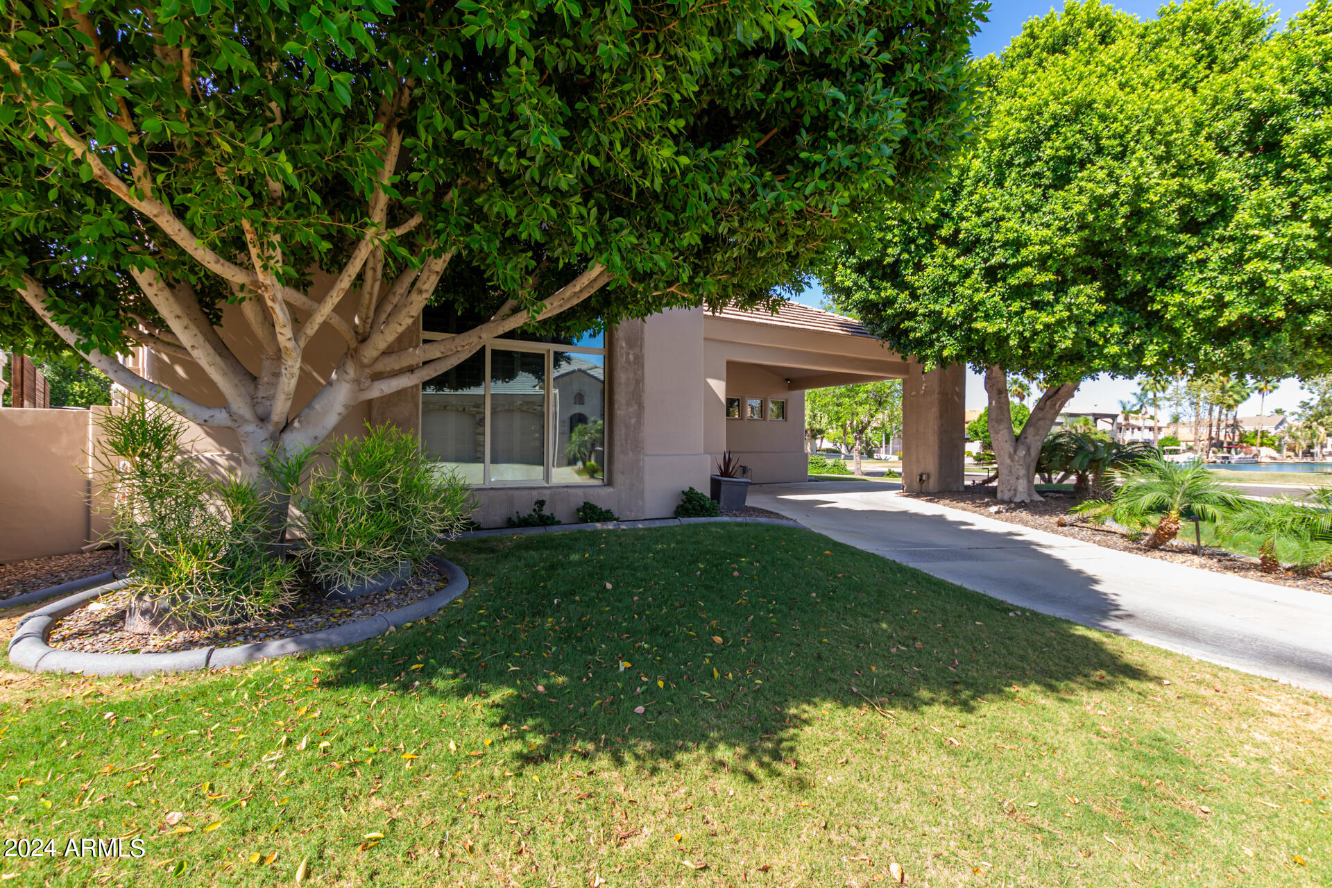 1920 E Schooner Court Property Photo 7