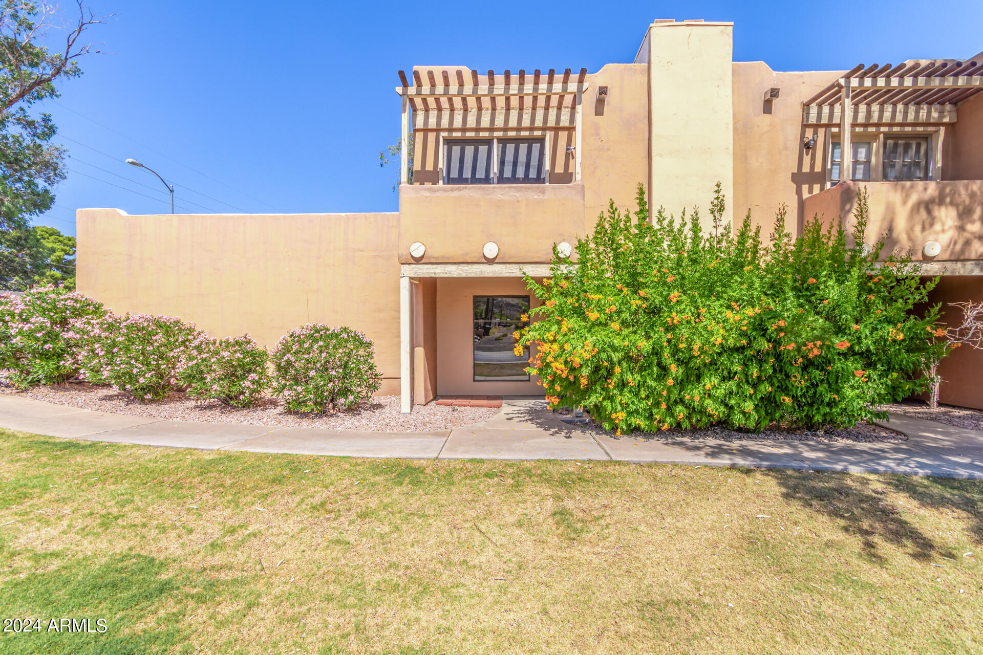 1425 E Desert Cove Avenue Property Photo 3