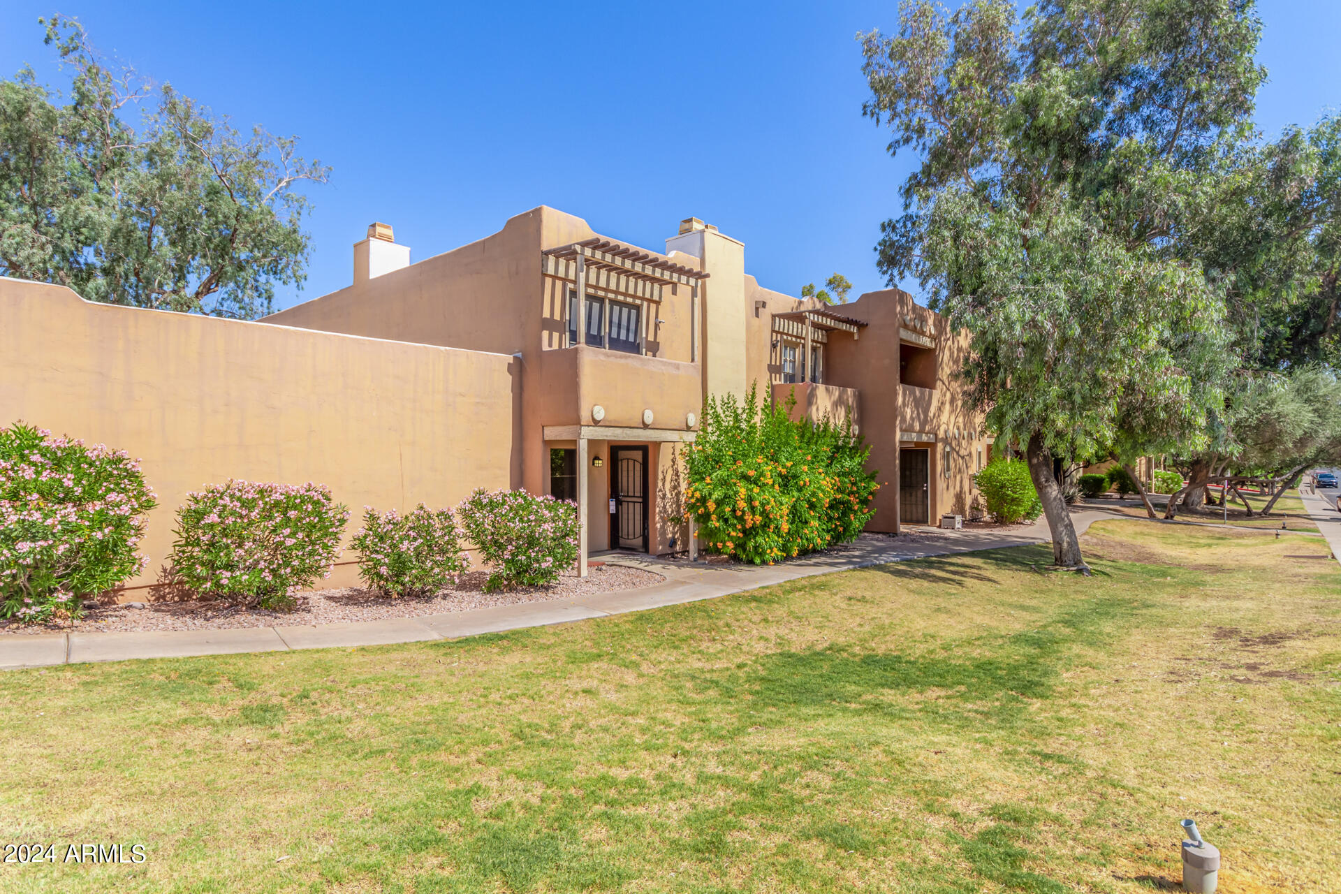 1425 E Desert Cove Avenue Property Photo 6