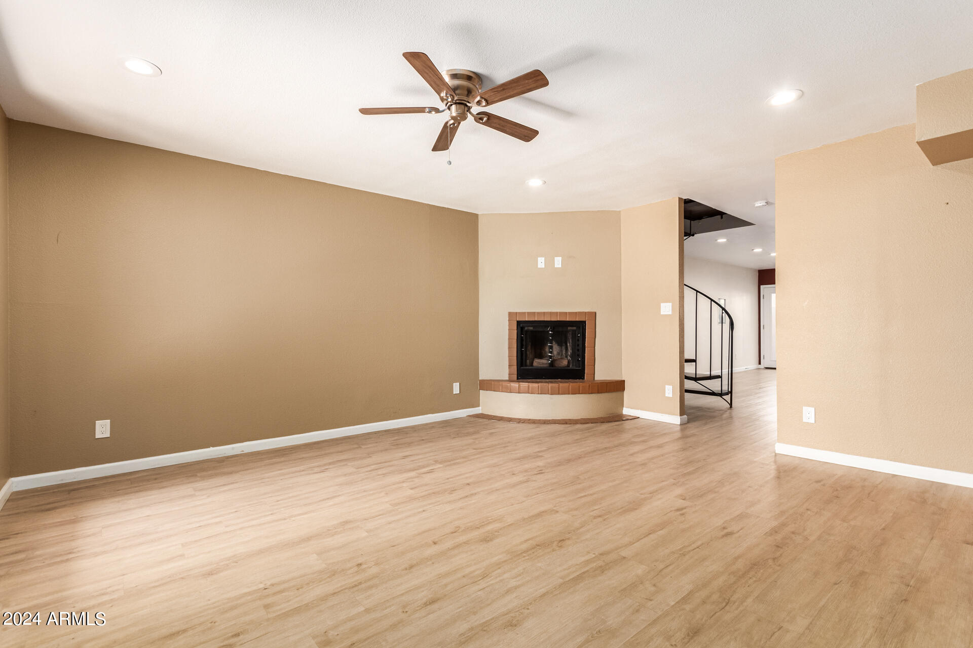 1425 E Desert Cove Avenue Property Photo 7