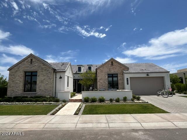 5755 S Joshua Tree Lane Property Photo 1