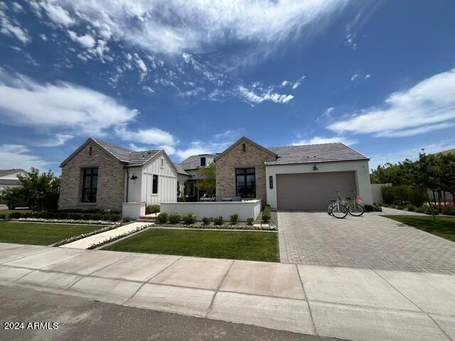 5755 S Joshua Tree Lane Property Photo 2