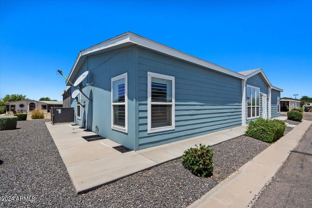 1051 E Four Street Property Photo 6