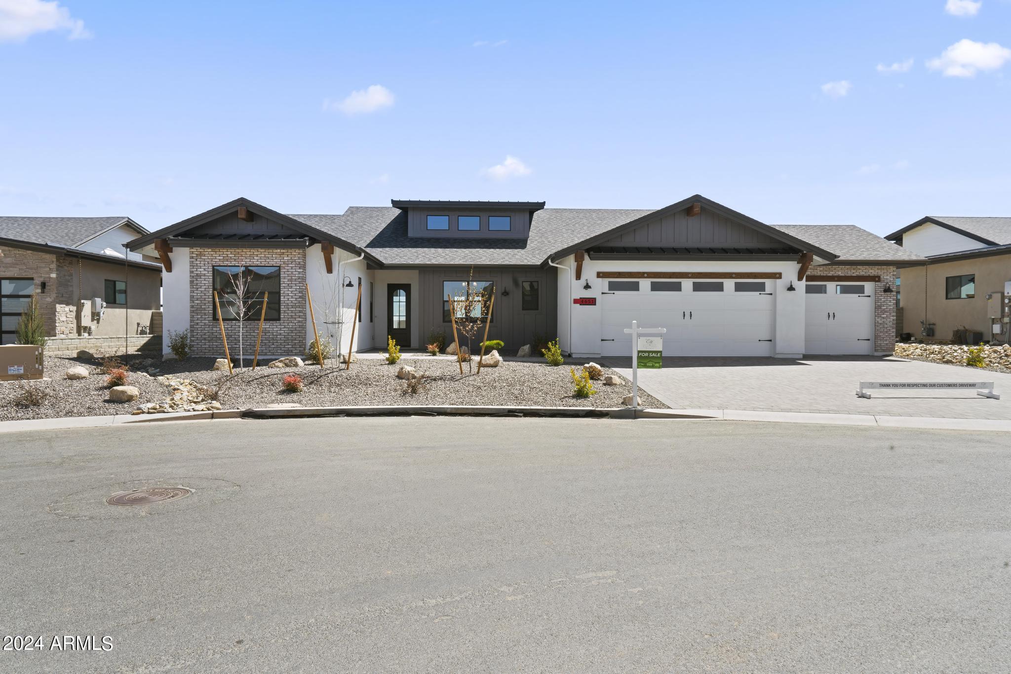 4651 N Justin Drive Property Photo 1