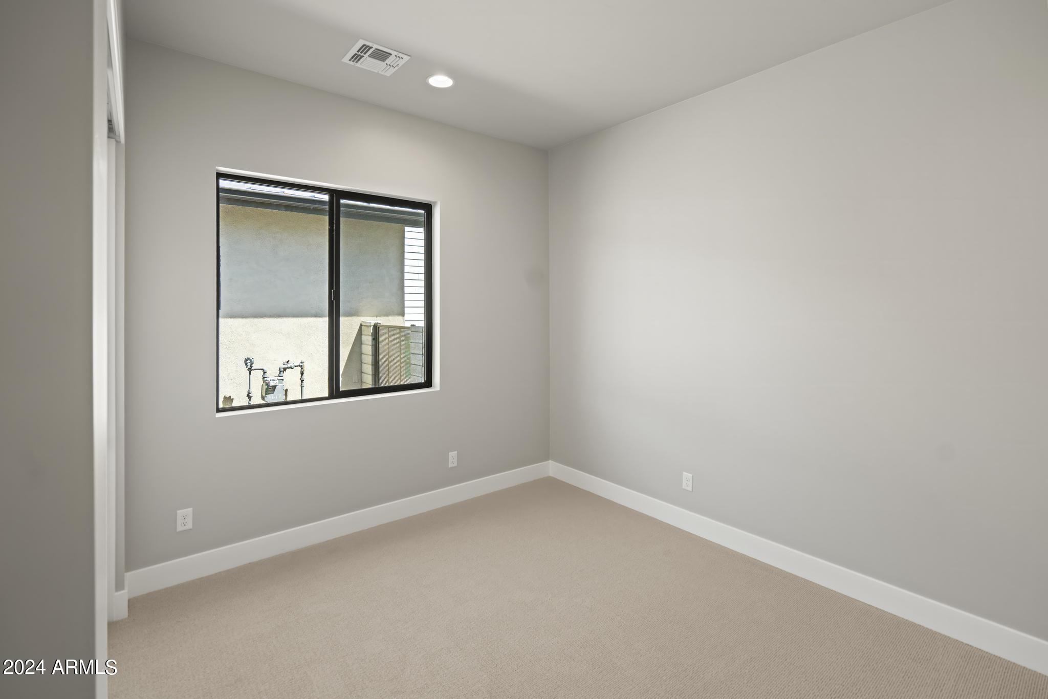 4651 N Justin Drive Property Photo 4