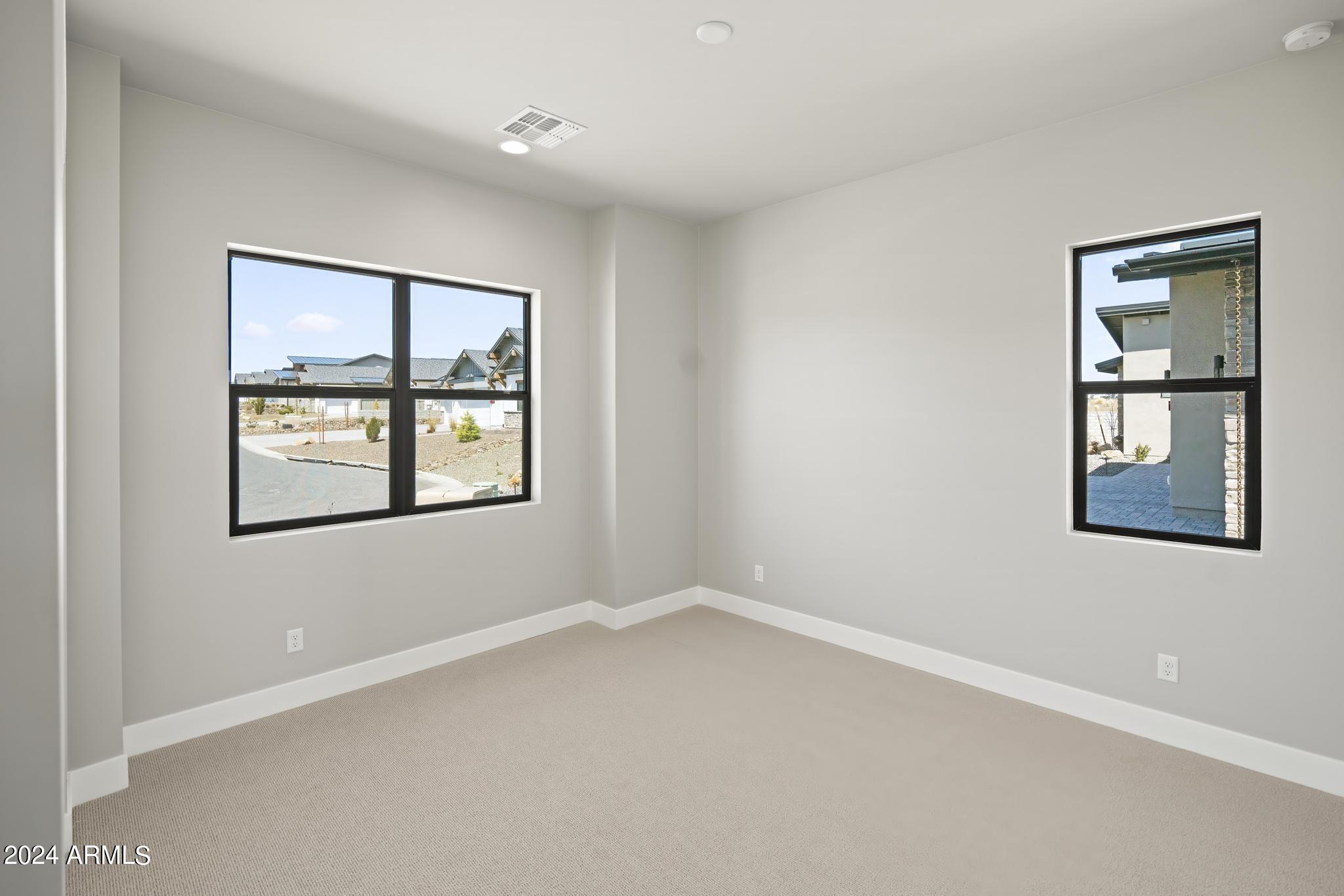4651 N Justin Drive Property Photo 9