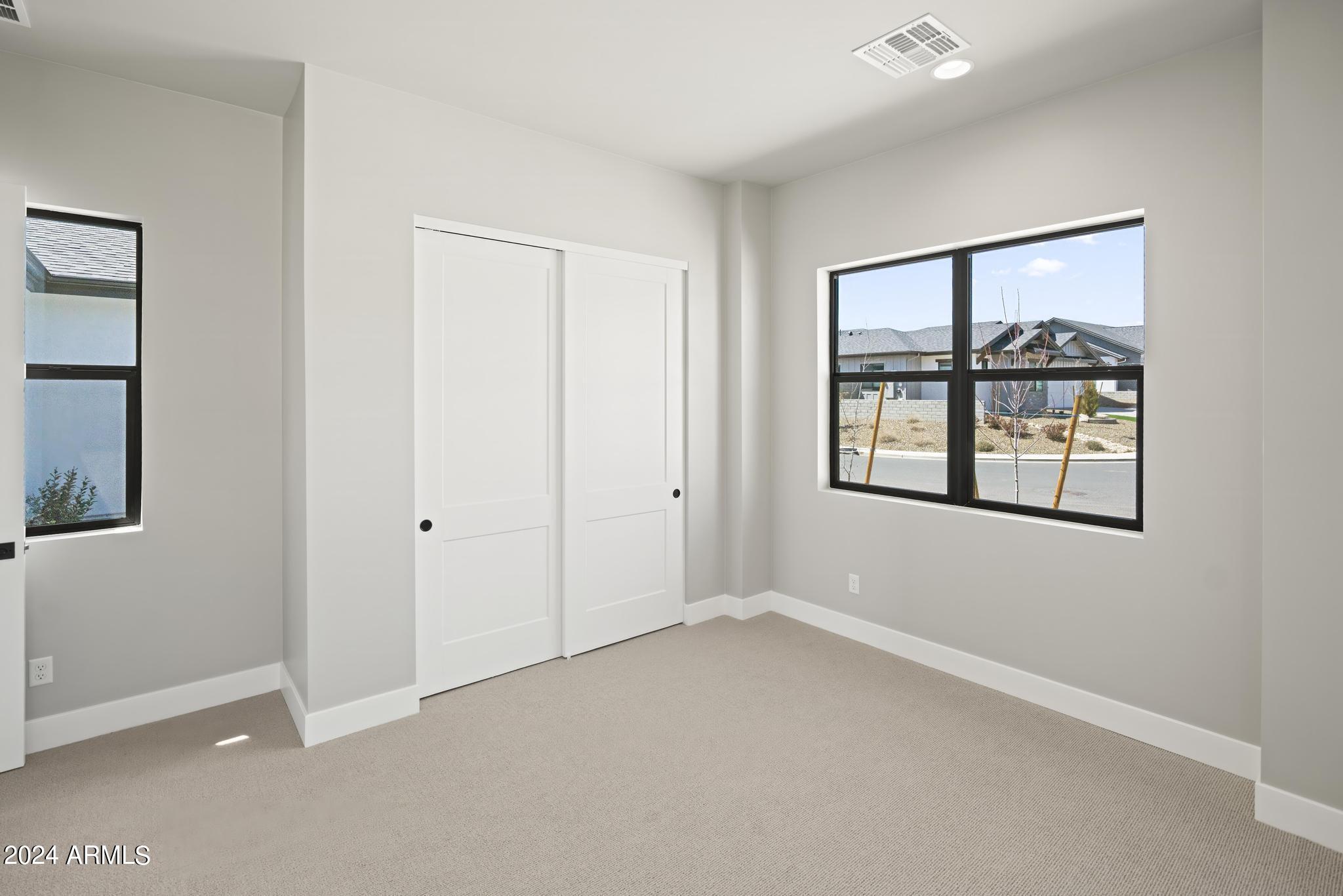 4651 N Justin Drive Property Photo 10