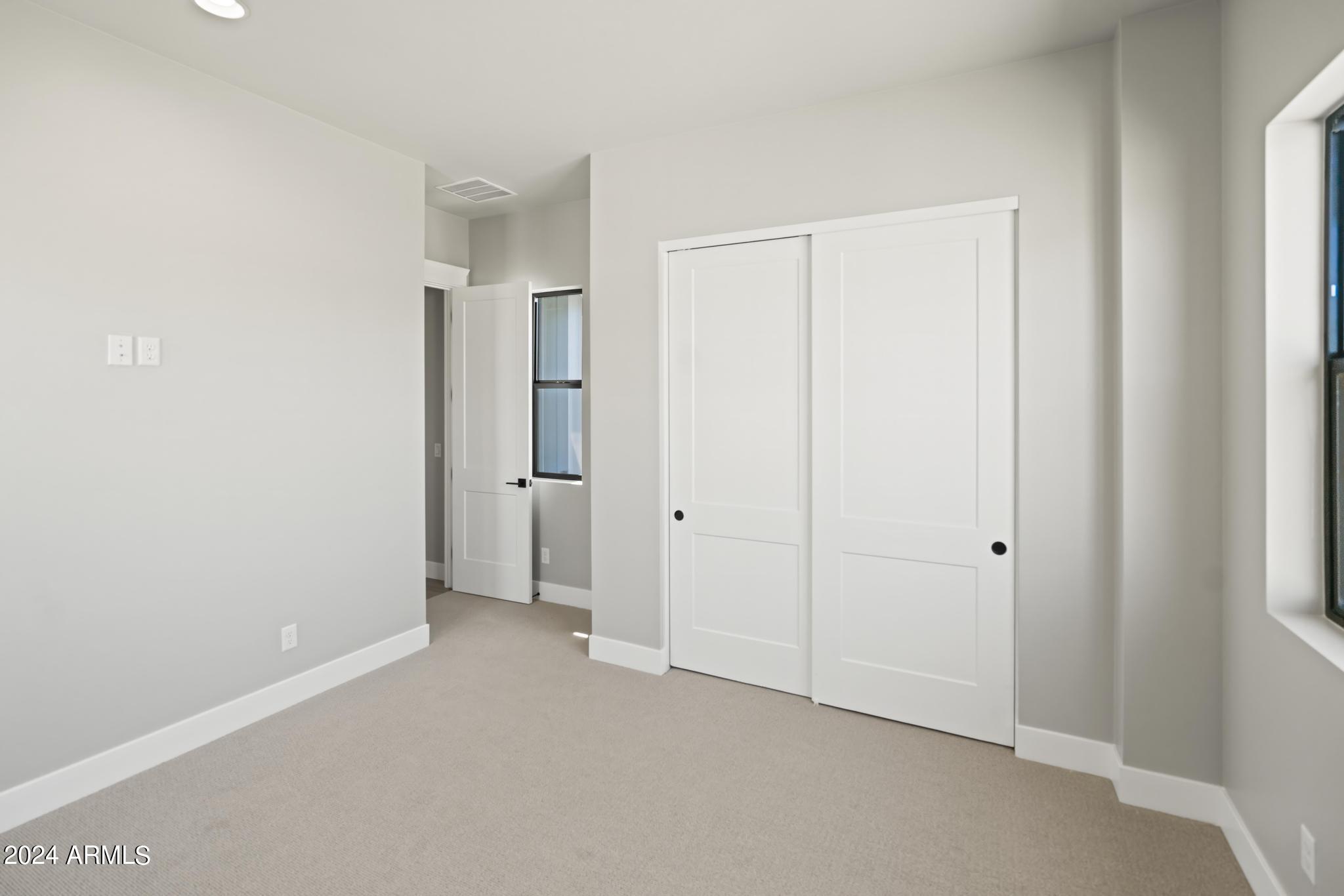 4651 N Justin Drive Property Photo 11