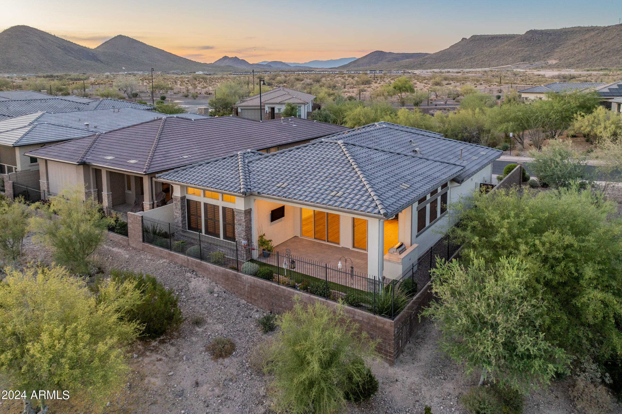 11983 W Creosote Drive Property Photo 4