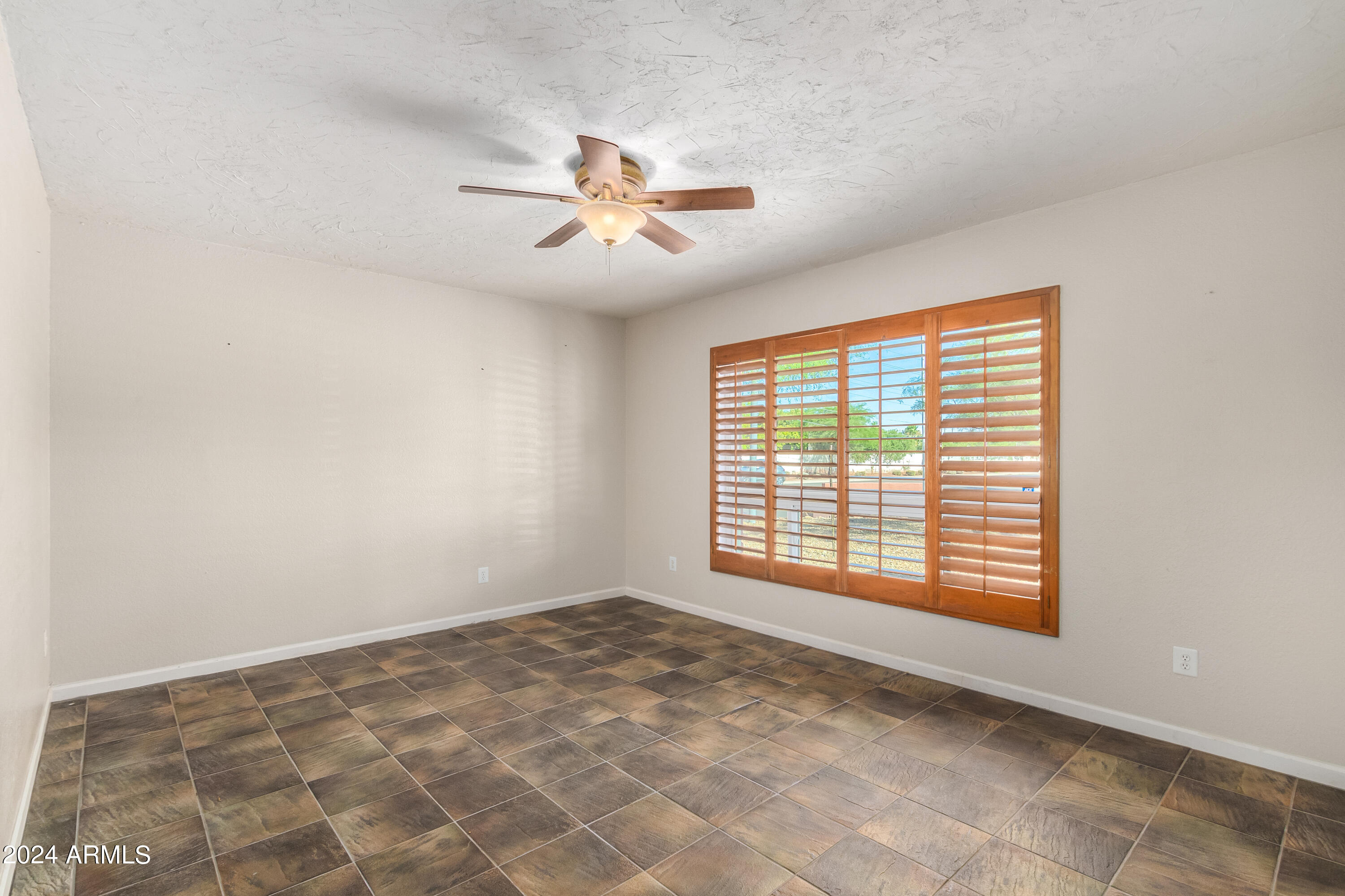 5540 E Dahlia Drive Property Photo 12