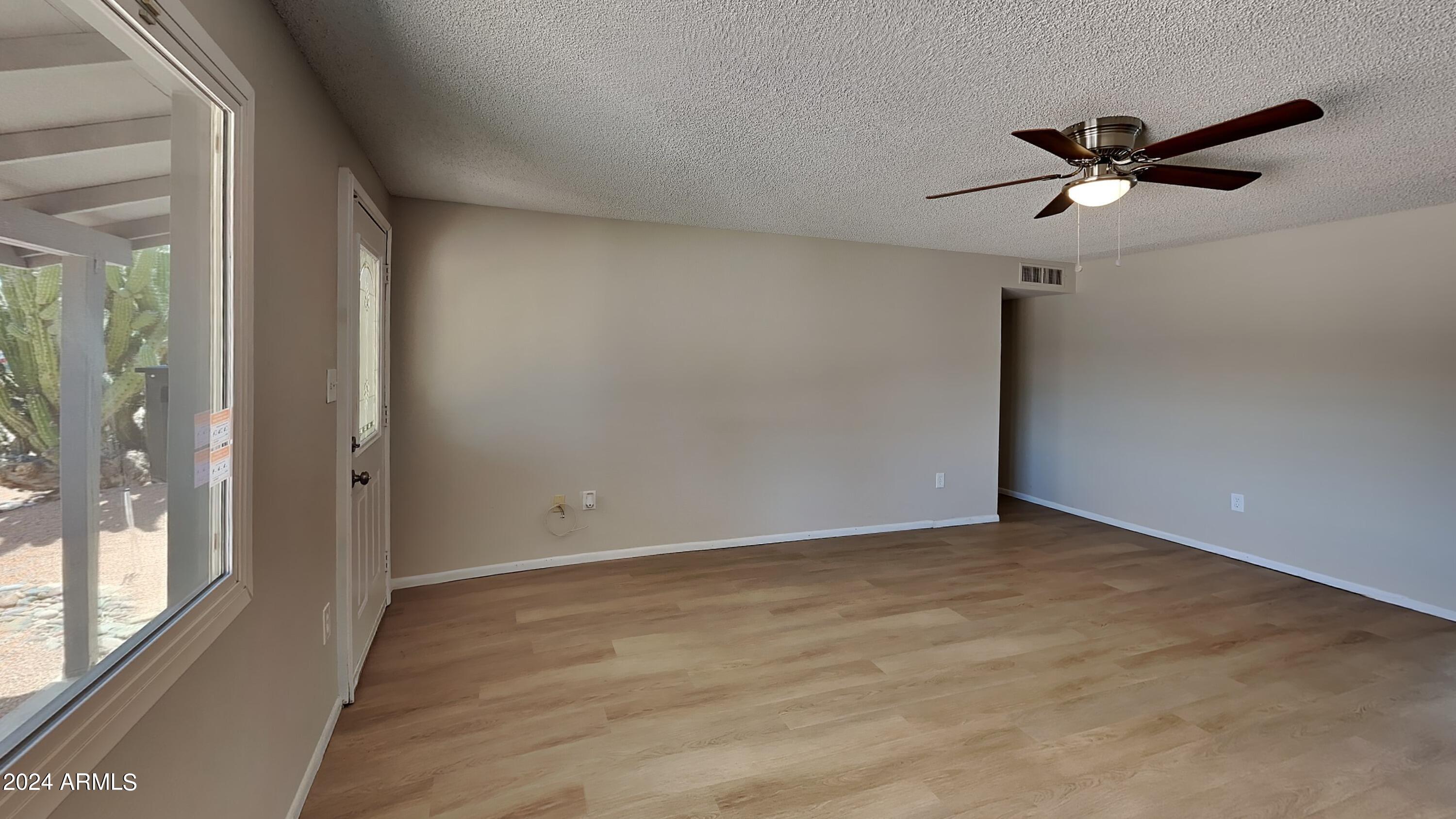 14002 N 38th Street Property Photo 3