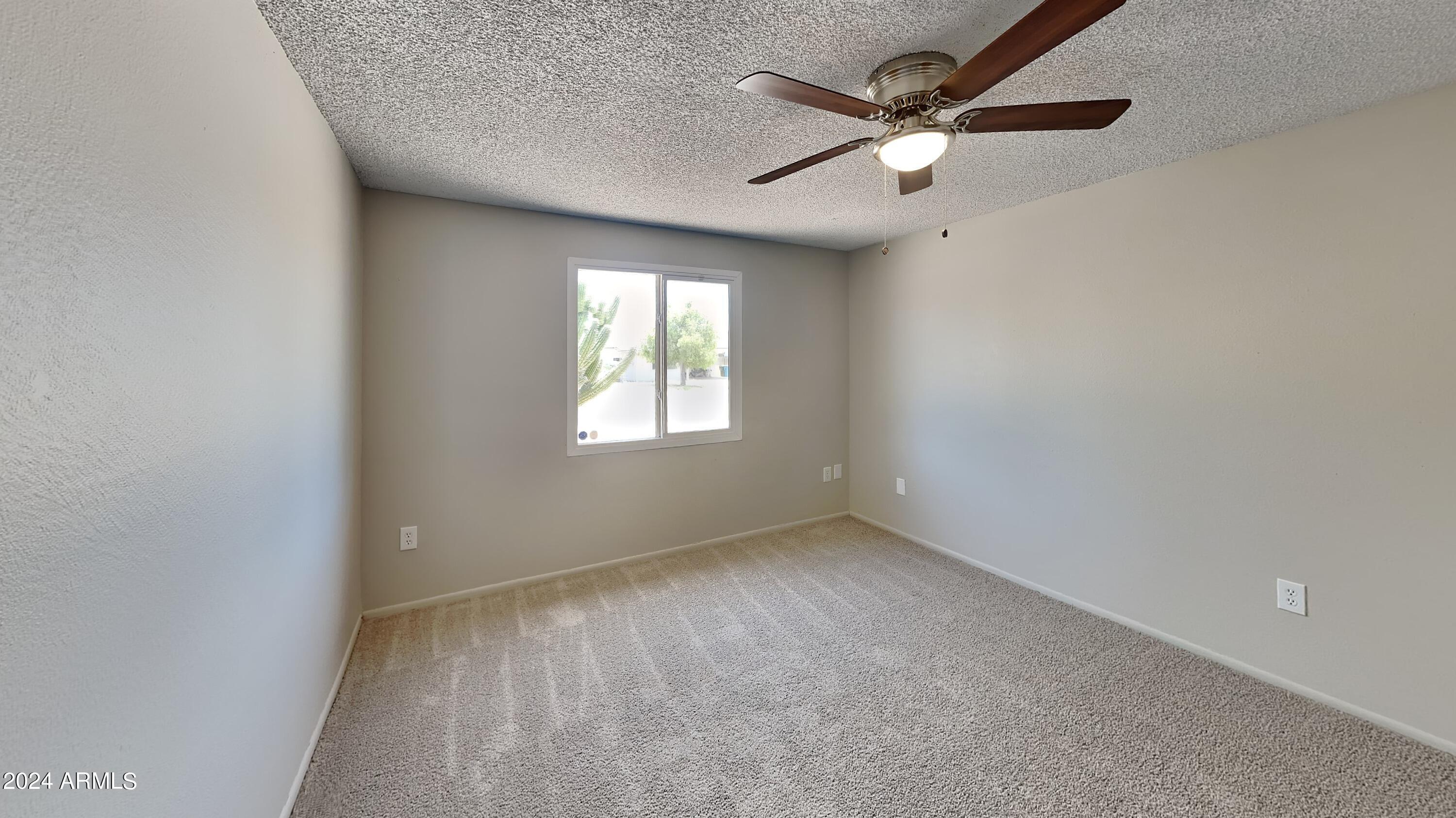 14002 N 38th Street Property Photo 9