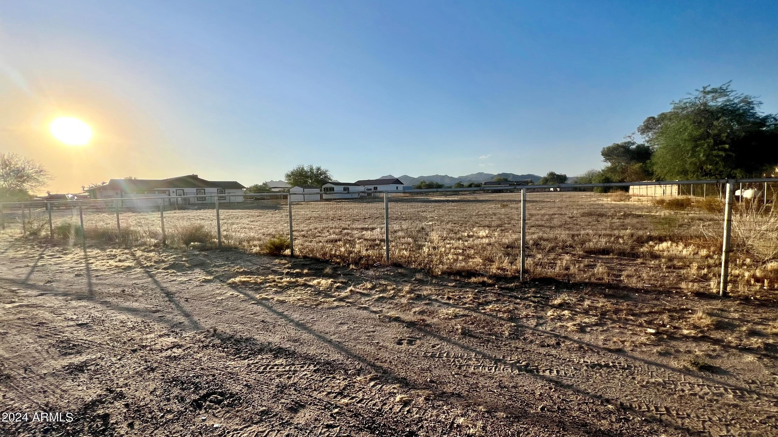 2212x W Meade Lane Property Photo