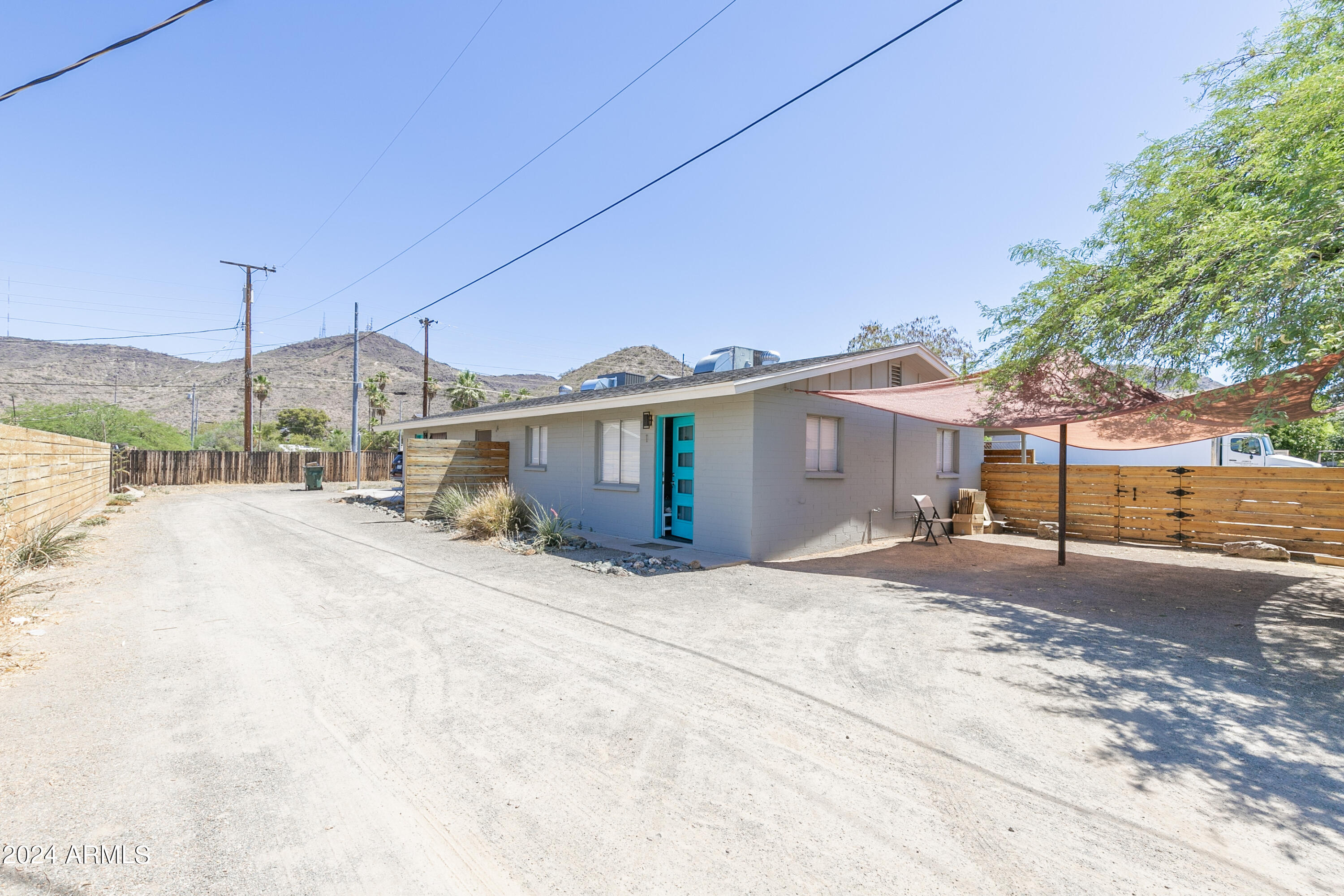 1322 W North Lane Property Photo