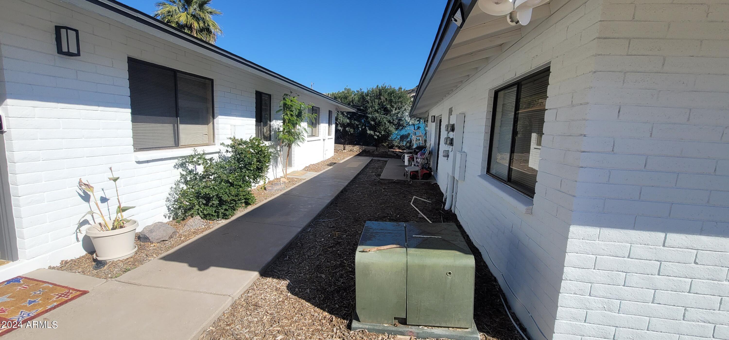 1224 E Dunlap Avenue Property Photo 4